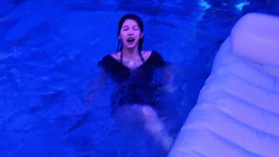 青木歌音さんのインスタグラム写真 - (青木歌音Instagram)「プールで泳いだ🐳」10月10日 3時32分 - memory_kanon