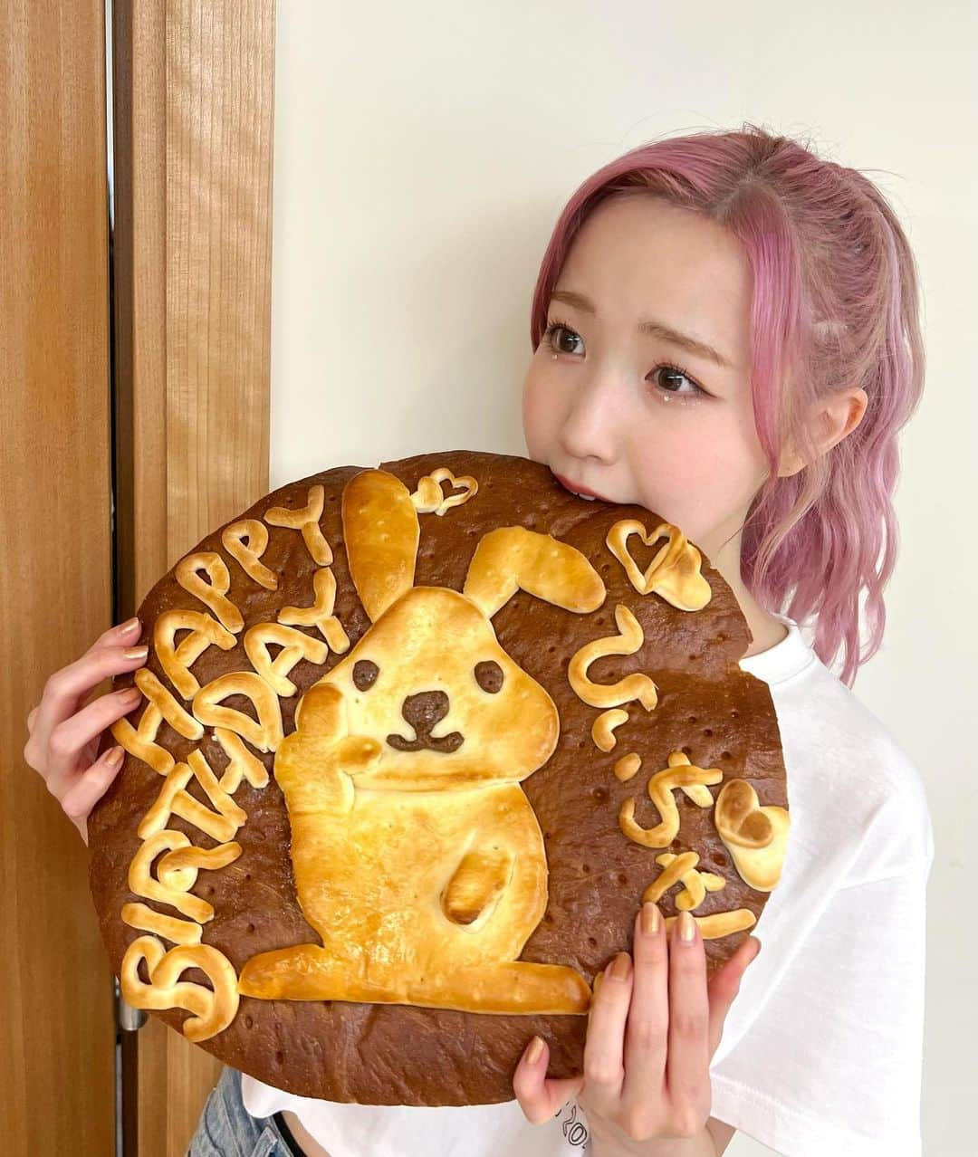 本田仁美さんのインスタグラム写真 - (本田仁美Instagram)「.  Love it...🐰🧡🥪  感動的なサプライズ🥲💞 いつもありがとうございます🌼」10月10日 17時46分 - 10_hitomi_06