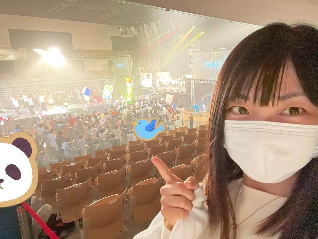 内山ミエさんのインスタグラム写真 - (内山ミエInstagram)「ライブを観に行かせて頂きました。 とっても感動したし凄く勉強になりました。  よく聞く言葉の『音楽って凄いなぁ。』 その言葉の意味を、今までの理解からさらに、より深く、厚みを増して知ることが出来るとても良い機会でした。ひなたのみなさま、ありがとうございました。  結局のところ、想いがなによりも最強で最高だなーって。なにか頭の中の紐が引っ張られるキッカケになって、自分の中に思ってたものを解釈して、勝手によくわからん自信もついた。大好きが1番強いんだって思った😘  『全力で大好きが最高です😘』  私の中のコトバです🥰  #ひなた #アオーレ長岡  #アオーレ #長岡  #化粧するの忘れて自分で驚く」10月10日 19時14分 - mieuchiyama