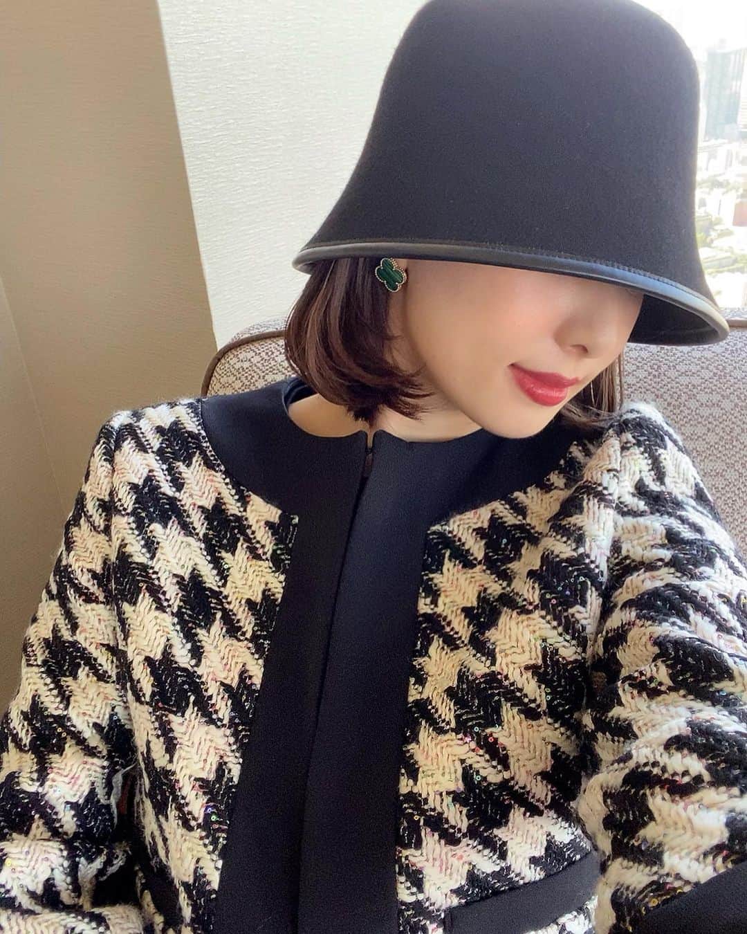 冨張愛さんのインスタグラム写真 - (冨張愛Instagram)「千鳥格子forever🖤🤍」10月10日 19時36分 - megumitomihari