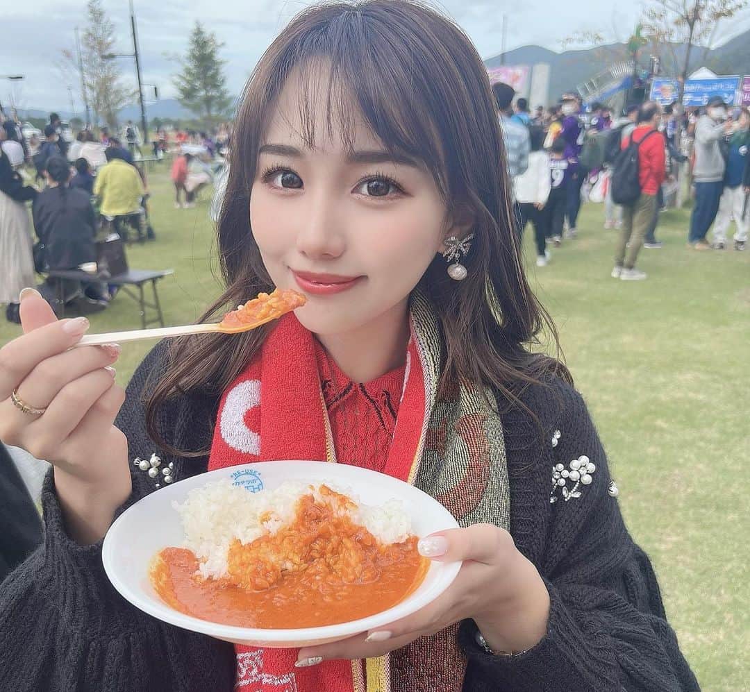 加藤里奈さんのインスタグラム写真 - (加藤里奈Instagram)「⋆  グランパスvs サンガ戦 京都にて観戦してきました⚽️  めちゃめちゃ楽しかったー！！  コワーキングスペースでの 旅行プランで行ったんだけど、 外での観戦もできるし、中での観戦もできるし快適だった🤍  アンケートに応えてゲットした タオル振り回しながらグランパス応援しました📣⚽️  やっぱり歓声ありの試合は楽しい！！ 現地の迫力を感じながら見れてよかったです〜❤︎  14時キックオフだったんだけど 早めに前乗りして、ボルダリング体験したり、Esports体験したり、 色々アクティビティも楽しめました😚  ボルダリングめちゃ楽しかったー！ けど次の日の筋肉痛がやばかった（笑）  また行きたいなー🤭  #グランパス #サッカー観戦 #グランパスvsサンガ #名古屋グランパス #サッカー好きな人と繋がりたい #サッカーユニフォーム #グランパスくん #グランパスサポーター #グランパス女子 #プチ旅行 #スポーツ観戦」10月10日 21時18分 - katoco0326