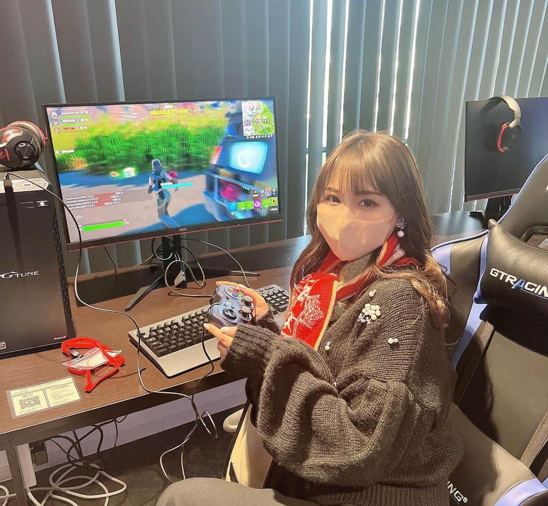 加藤里奈さんのインスタグラム写真 - (加藤里奈Instagram)「⋆  グランパスvs サンガ戦 京都にて観戦してきました⚽️  めちゃめちゃ楽しかったー！！  コワーキングスペースでの 旅行プランで行ったんだけど、 外での観戦もできるし、中での観戦もできるし快適だった🤍  アンケートに応えてゲットした タオル振り回しながらグランパス応援しました📣⚽️  やっぱり歓声ありの試合は楽しい！！ 現地の迫力を感じながら見れてよかったです〜❤︎  14時キックオフだったんだけど 早めに前乗りして、ボルダリング体験したり、Esports体験したり、 色々アクティビティも楽しめました😚  ボルダリングめちゃ楽しかったー！ けど次の日の筋肉痛がやばかった（笑）  また行きたいなー🤭  #グランパス #サッカー観戦 #グランパスvsサンガ #名古屋グランパス #サッカー好きな人と繋がりたい #サッカーユニフォーム #グランパスくん #グランパスサポーター #グランパス女子 #プチ旅行 #スポーツ観戦」10月10日 21時18分 - katoco0326