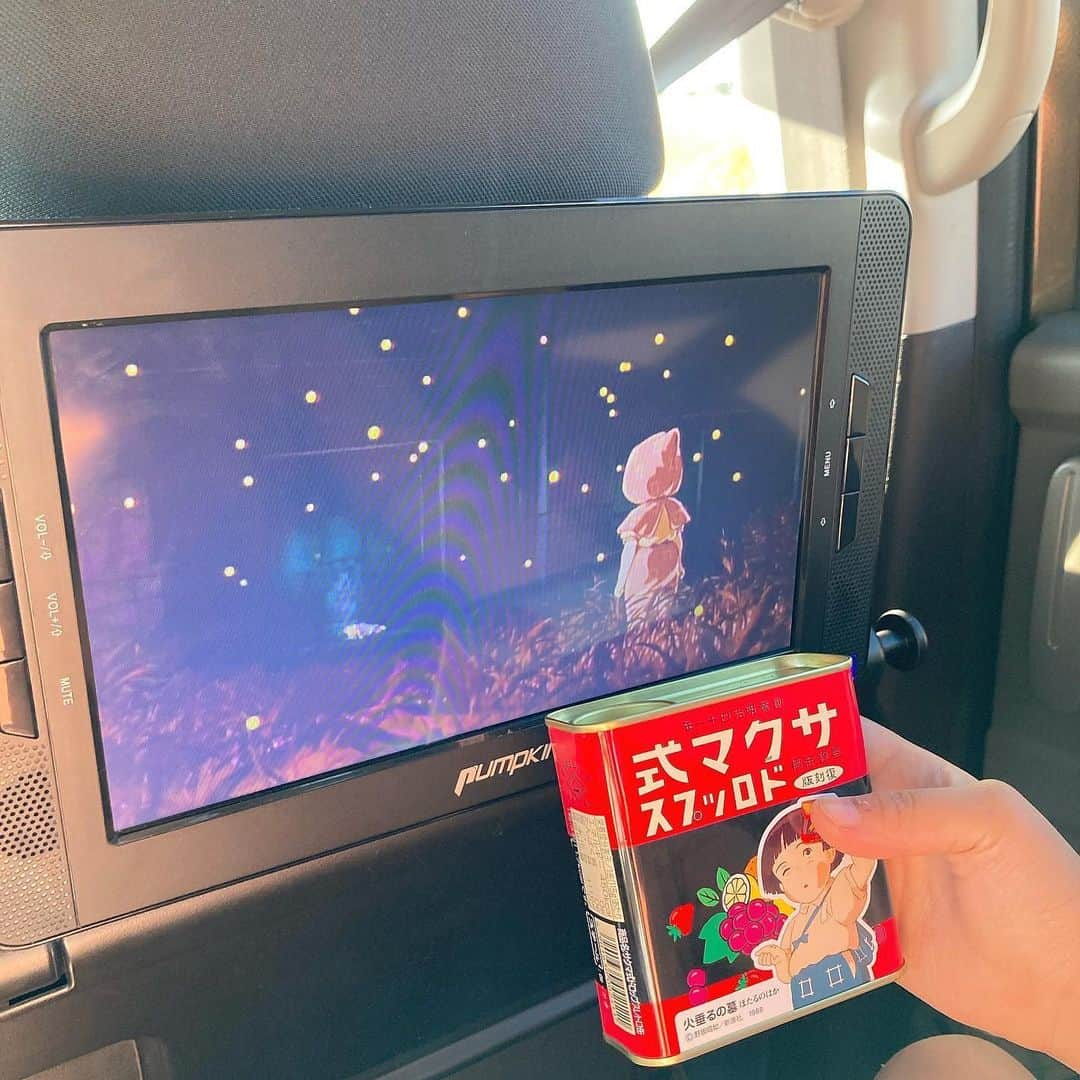 谷口朝香さんのインスタグラム写真 - (谷口朝香Instagram)「先日、秋を感じに千葉県へ行ってきました🚖🍂 アクティブな兄夫婦に連れられ、さつまいも掘りや梨・ぶどう狩りをしました🍠🍐🍇 わたしはこういうことがしたかった！やることを終わらせて、好きな人と、ただ季節をたのしむ。季節は待ってくれない。だから置いていかれないように、やることを終わらせてお出かけがしたい🫶🏻」10月11日 11時27分 - asamaru.jp