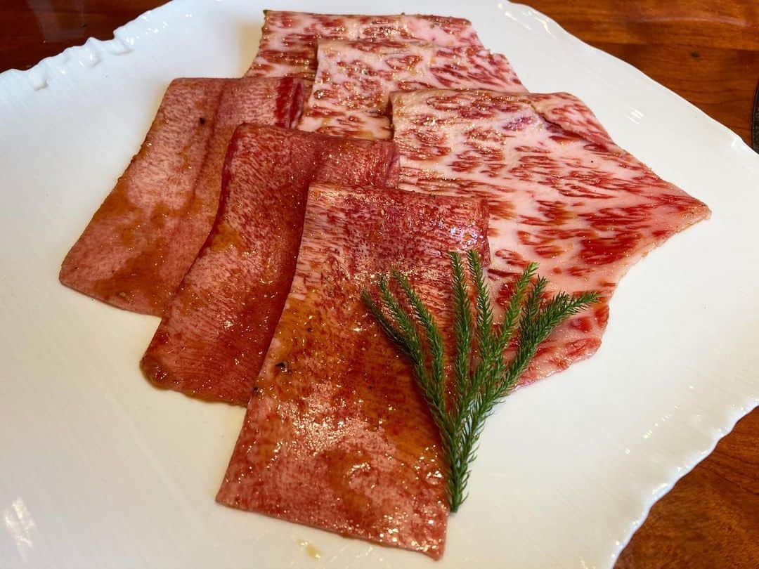 竹村真琴さんのインスタグラム写真 - (竹村真琴Instagram)「* みんなで焼肉ランチ🐂❤️ プロテスト同期の甲田良美プロ🏌️‍♀️💚 ツアー優勝してて凄い人なの😊💚 焼肉めちゃくちゃ美味しかったよー🐂❤️ . . . #女子プロゴルファー #プロゴルファー #焼肉ランチ #焼肉会 #肉会 #銀座ランチ #銀座グルメ #銀座焼肉 #銀座山科」10月11日 17時06分 - makototakemura_golf