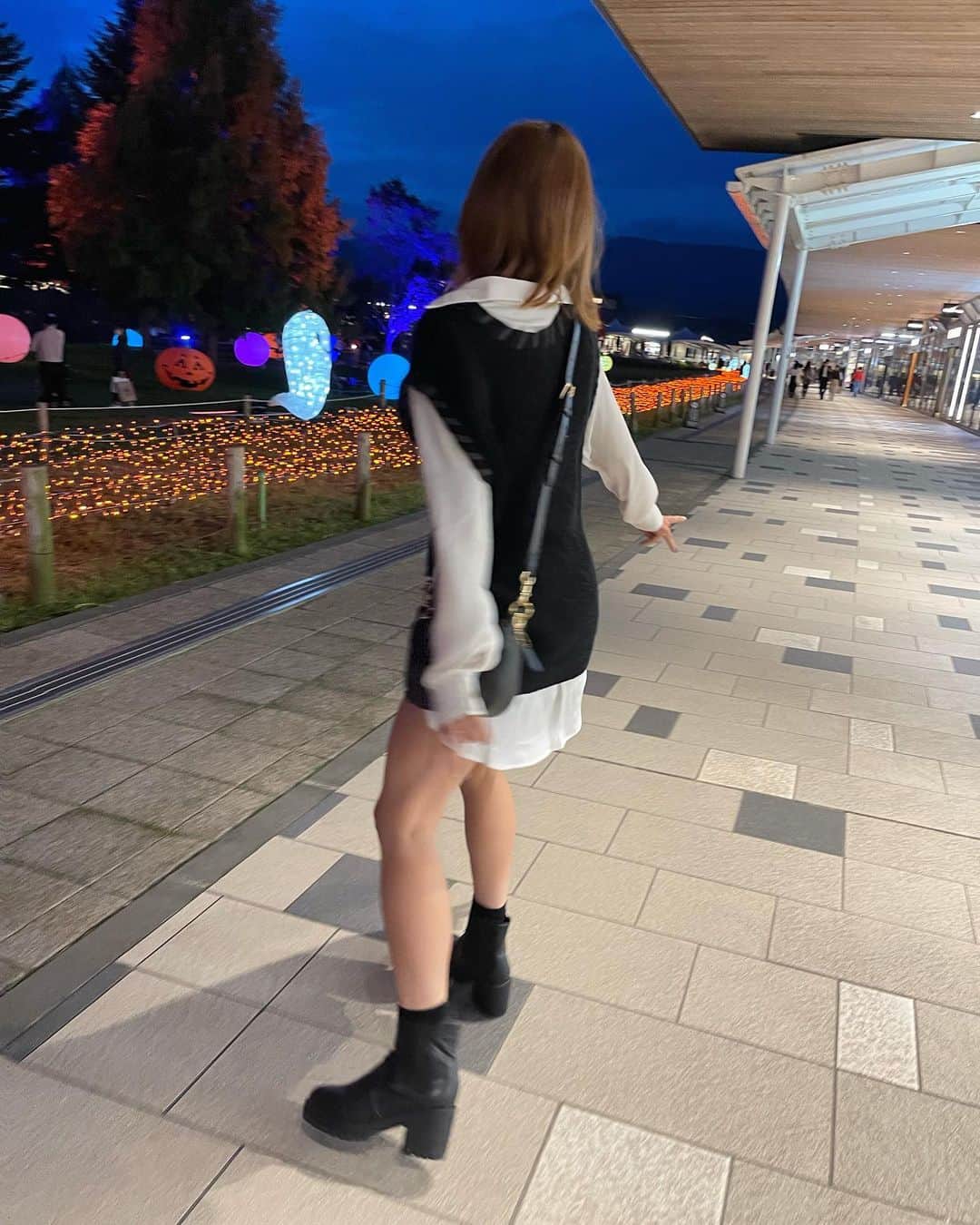 三谷沙也加さんのインスタグラム写真 - (三谷沙也加Instagram)「⁡ ⁡ ⁡ ・ 好評だったので 違う写真も載せとこーっと🥺🤍  ⁡ ⁡OFFの時の一部だよ〜❤︎  ん？って顔があるし カッピングの痕が見えちゃってる🫣  どの写真か分かるかな？笑 ⁡ ⁡ ⁡ #WEリーグ#nagano #acnpladies #パルセイロレディース#7#三谷沙也加 #ショッピング#shopping#軽井沢 #アウトレット#買い物#秋コーデ#プライベート写真 #写真、見返したら #太もものカッピングどの写真も丸見えだったよ #カッピング見えてない写真が数枚だけ #その写真全部載っけたよ。笑」10月11日 22時59分 - sayaka_mitani7