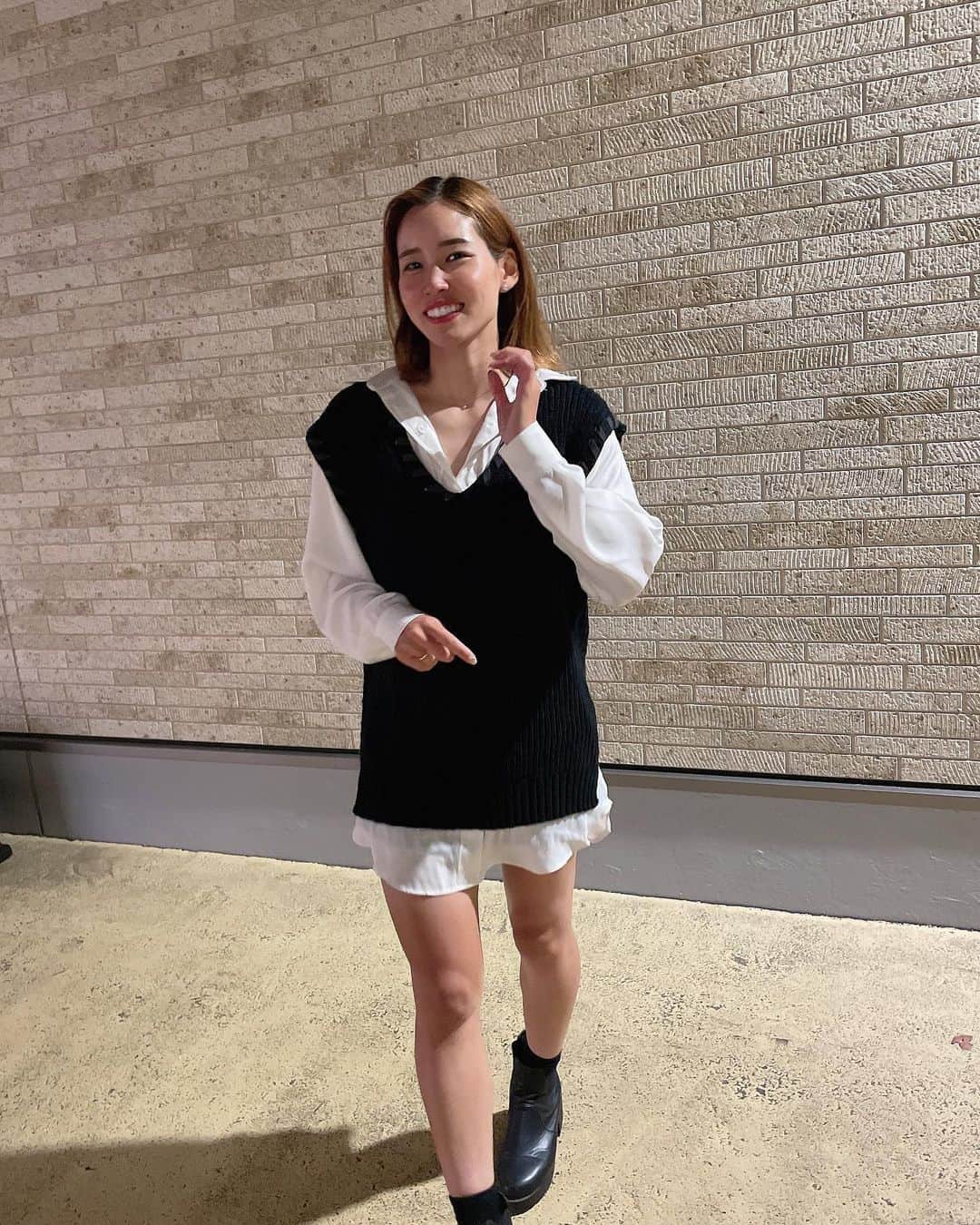 三谷沙也加さんのインスタグラム写真 - (三谷沙也加Instagram)「⁡ ⁡ ⁡ ・ 好評だったので 違う写真も載せとこーっと🥺🤍  ⁡ ⁡OFFの時の一部だよ〜❤︎  ん？って顔があるし カッピングの痕が見えちゃってる🫣  どの写真か分かるかな？笑 ⁡ ⁡ ⁡ #WEリーグ#nagano #acnpladies #パルセイロレディース#7#三谷沙也加 #ショッピング#shopping#軽井沢 #アウトレット#買い物#秋コーデ#プライベート写真 #写真、見返したら #太もものカッピングどの写真も丸見えだったよ #カッピング見えてない写真が数枚だけ #その写真全部載っけたよ。笑」10月11日 22時59分 - sayaka_mitani7