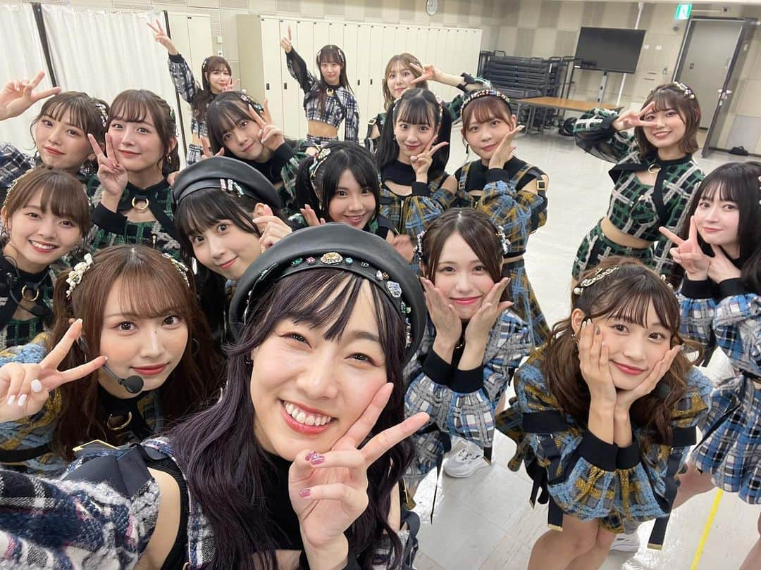 須田亜香里さんのインスタグラム写真 - (須田亜香里Instagram)「写真、最後まで観てね(笑)  SKE48で初めてうたコンに出られたこと 待っていてくださった方がいたこと 今日出逢ってくださった方もいること 全ての愛に感謝しかありません。 本当にありがとうございました。  出番が終わって涙が出てきた自分に、これで何か一つ、またやりきったのだな。と実感しました。 同じNHKホールで紅白歌合戦にSKE48で初出場したときのことを思い出したよ。  AKB48グループとしてはたくさんの歌番組に出てきた自分としては、SKE48で全国放送の地上波の歌番組になかなか出られないことは、悔しいことも多かったけれど、確実に紡げているものもきっとあること。 ここまで連れてきてくださった一人一人の方と色んな想いを共にできた13年間を素直に幸せに思います。  郷ひろみさんとの共演、トークでの谷原さんや長山洋子さんからのお言葉、客席からのエール、全てが嬉しかったです。 ありがとうございました！ 見逃し配信でもぜひー！  #ske48 #絶対インスピレーション #nhkホール #うたコン」10月12日 0時12分 - akarisuda