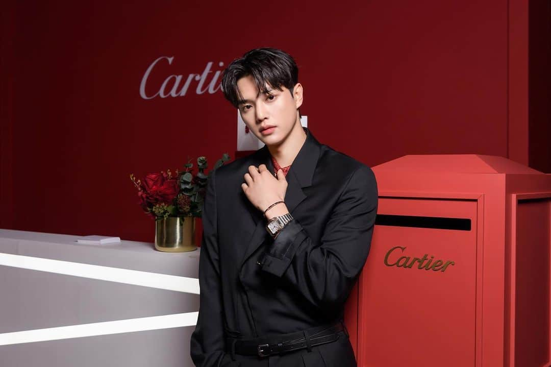 ソン・ガンさんのインスタグラム写真 - (ソン・ガンInstagram)「☺️😊 #광고 #까르띠에 #까르띠에메종청담 #Cartier #Cartierseoul」10月12日 10時26分 - songkang_b