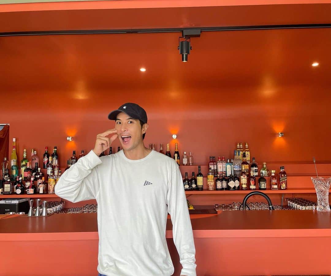 キム・ジソクさんのインスタグラム写真 - (キム・ジソクInstagram)「한잔 하실 뿐 🙋‍♀️🙋🏿🙋🏻‍♂️」10月12日 13時50分 - kimjiseok16