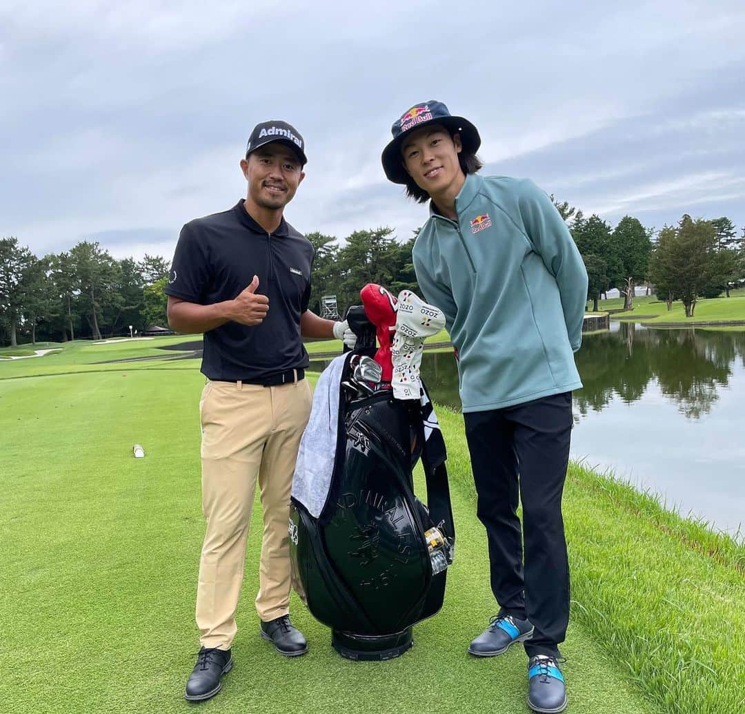 小平智さんのインスタグラム写真 - (小平智Instagram)「@zozochamp プロアマ⛳️🏌️‍♂️ スキージャンプ金メダリストの小林陵侑さんと一緒にラウンドさせてもらいました🤩 ゴルフ上手いしカッコよかった😊👍 明日から本戦頑張ります💪  #小林陵侑 さん #スキージャンプ #オリンピック #金メダリスト #zozochampionship #zozo #ゾゾチャン #プロアマ #小平智」10月12日 16時54分 - satoshi_kodaira_official