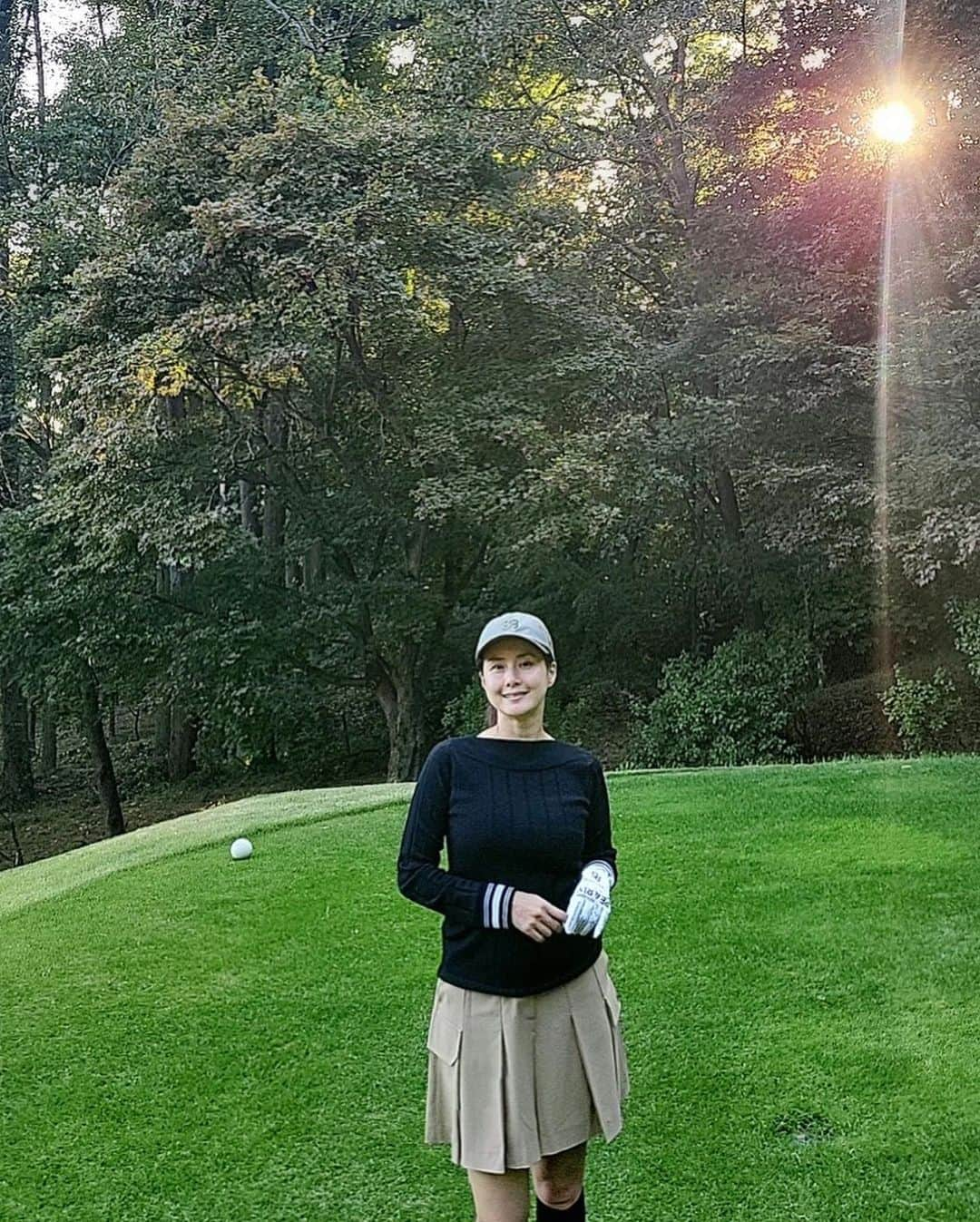 チェ・ジョンユンさんのインスタグラム写真 - (チェ・ジョンユンInstagram)「#스위트스윗스팟  오늘 날씨가 다한 골프🏌️‍♀️ 두 딸 초대해주신 세상에서 가장 멋진  강석우 선생님 많이 행복했습니다 😄  🏷️ 스윗트 스윗 스팟 @steady_sweet_spot   #골프웨어 #필드룩 #골프」10月12日 21時02分 - choi._.jy_