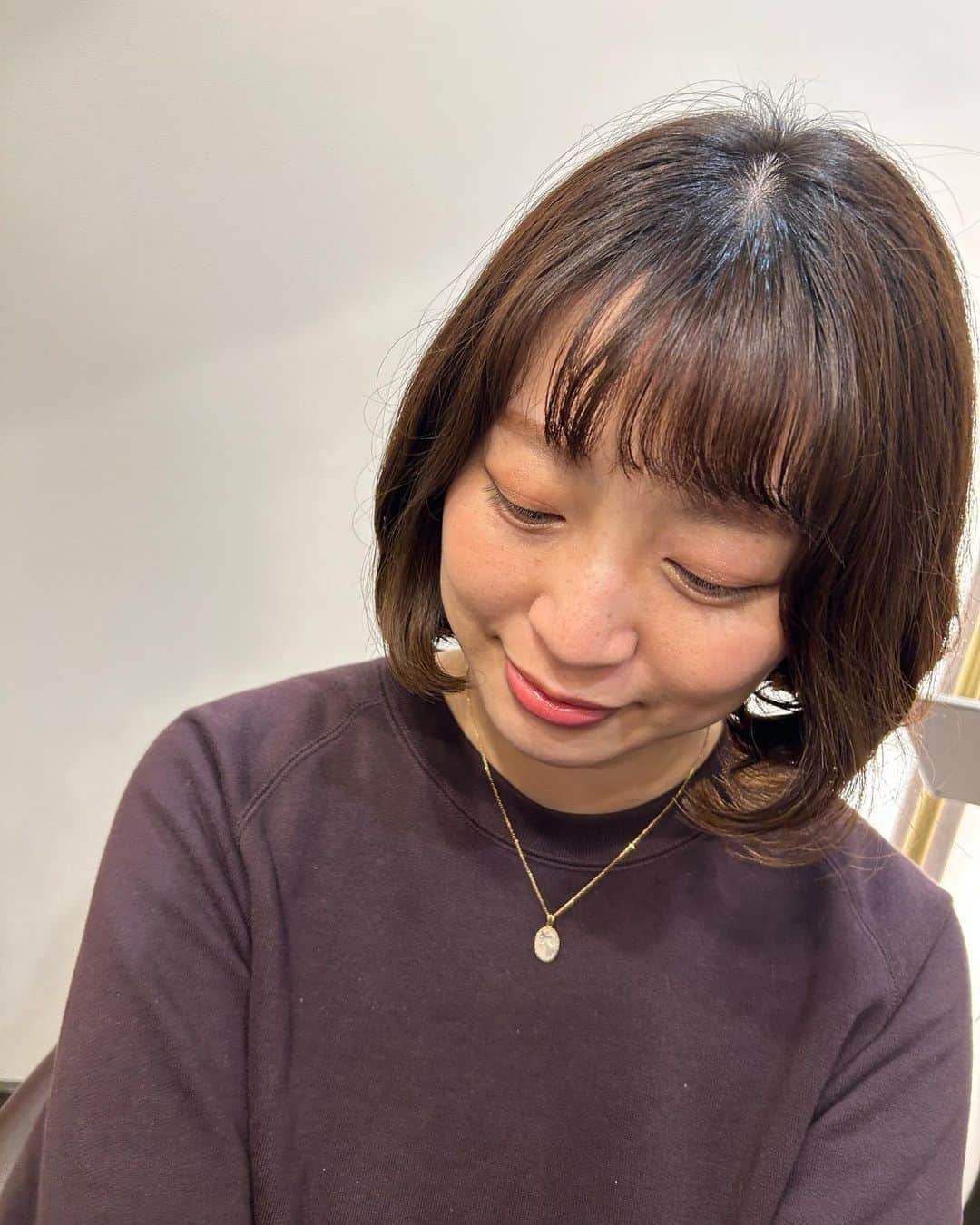 湯浅知里さんのインスタグラム写真 - (湯浅知里Instagram)「♡♡ . . 髪切りました〜🐰✂️✨ 13センチくらい？ . ギリギリまでどんな感じにしよ〜って悩んで悩んで🥺 パーマは最終的に水戸さんにお任せ🙌 . カラーは落ち着かせた ショコラ🍫系に✨ . ヘッドスパが毎回気持ち良くて🥺 途中まで起きてたのに 気付いたら深い眠りについてました😴💤 . 水戸さんありがとうございました〜🐰🍓🤍🤍 . #ショートボブ #aura」10月12日 21時58分 - chisato.y515