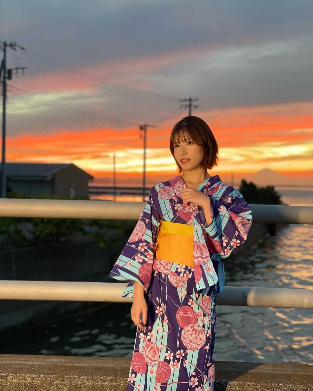 村上りいなさんのインスタグラム写真 - (村上りいなInstagram)「浴衣と夕日と･:*+.  #instagood #followme #selfie #beautiful #photooftheday #cosplay #japanesegirl #idol#love #漂亮 #泳衣 #攝影 #拍照 #偶像 #데일리　#좋아요　#셀카　#팔로우　#셀피」10月12日 22時36分 - riina_murakami