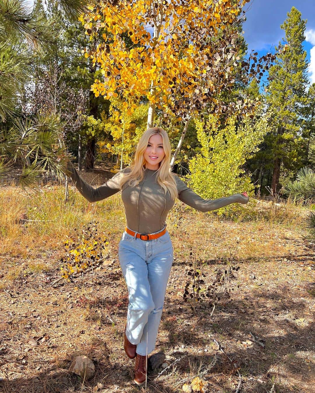 Jessica Weaverさんのインスタグラム写真 - (Jessica WeaverInstagram)「Sharing some fall colors with you 🍁🍂  #falltime #fallishere #fall #colorado #coloradogram」10月12日 23時36分 - jessicakes33