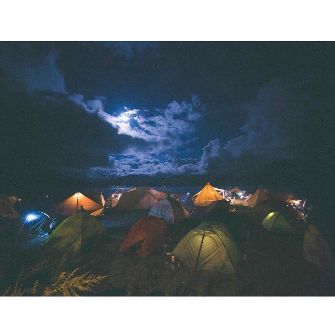 宮田聡子さんのインスタグラム写真 - (宮田聡子Instagram)「三連休中に、日光のほうでキャンプしてきました。 ロケーション最高すぎる‥ 夜は寒かったけど、寒い中のキャンプが最高すぎたなぁ。 夕日と朝日はしっかり見そびれました。  📷@endoyuki」10月13日 15時35分 - miyatasatoko