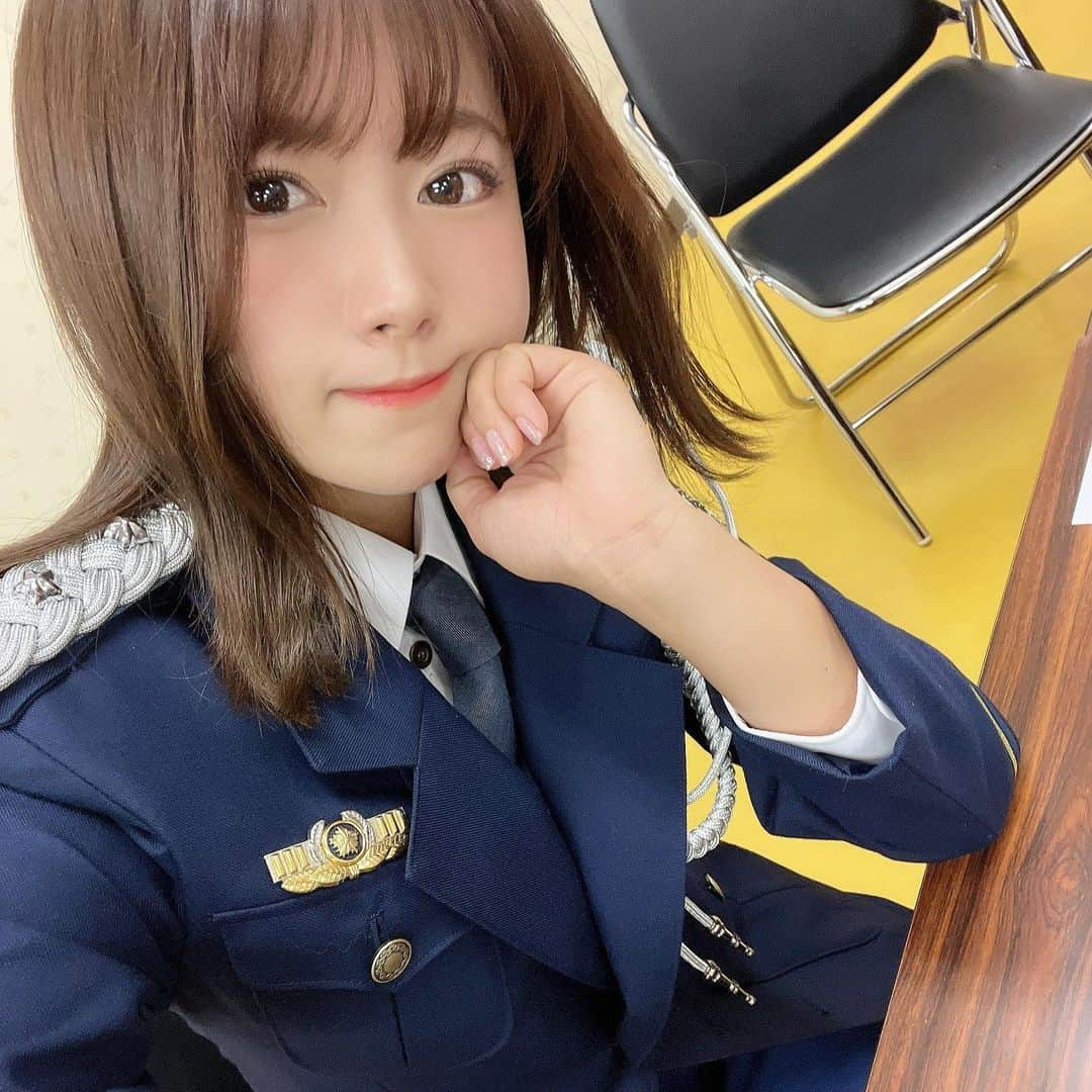 山内鈴蘭さんのインスタグラム写真 - (山内鈴蘭Instagram)「千葉県市原警察署の１日警察署長をさせて頂きました👮  地元市原市で、この様な日を迎えられた事にとても嬉しかったです😢💓  千葉県市原市では 【電話de詐欺】が流行っており、還付金詐欺の手口が多いそうです。 コンビニのATMでは還付金の手続きは出来ないので、誘導されたら詐欺だ！と気づいてください！皆さん気をつけてくださいね😢😢😢  警察の制服を着て より背筋が伸びた思いでした！ 私も出来る事からやっていきたい！ 詐欺を防げるように声に出していきます😊  #千葉県 #千葉県市原市 #千葉県市原警察 #1日警察署長 #いちはら防犯フェス #パトカー #警察 #いちはら #アリオ #千葉県グルメ」10月13日 18時58分 - xxsuzuranxx