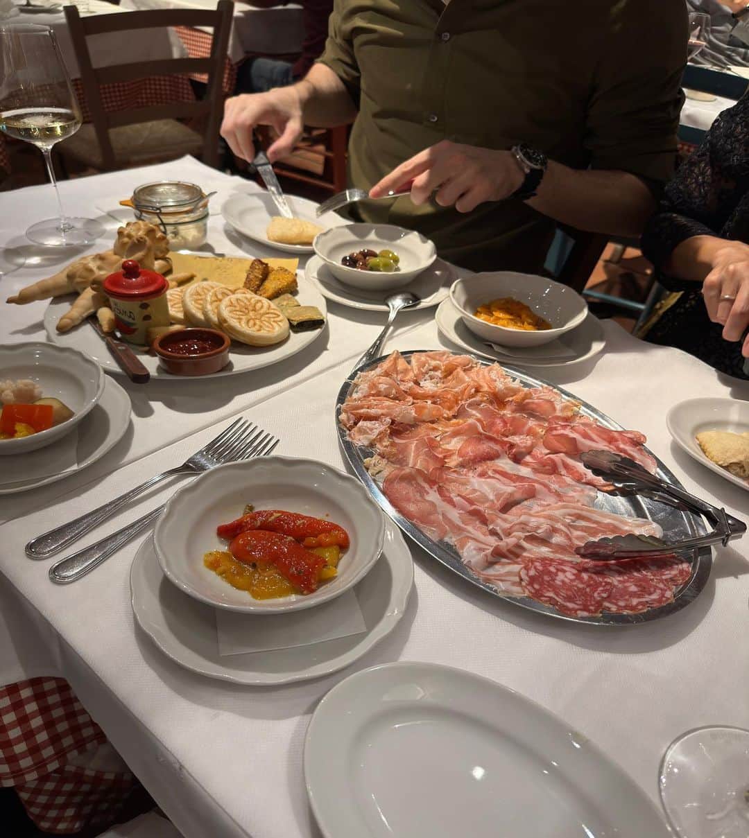 Alisaさんのインスタグラム写真 - (AlisaInstagram)「📍Tre Gatti @目白  この間はゆっこちゃんカップルと美味しいイタリア料理のお店へ🇮🇹エミリア・ロマーニャ地方の伝統料理で普通のイタリア料理店では見かけない料理ばかり😳  イタリア人のリキにオーダーは全部ほぼお任せでお願いしちゃったんだけど本当に心強かった！  @y.u.kk 定期開催しようね🤲🏼  #tregatti#mejiro#トレガッティ#目白#イタリアン#イタリアンディナー#alisaグルメ🍽️」10月13日 21時52分 - alisataira