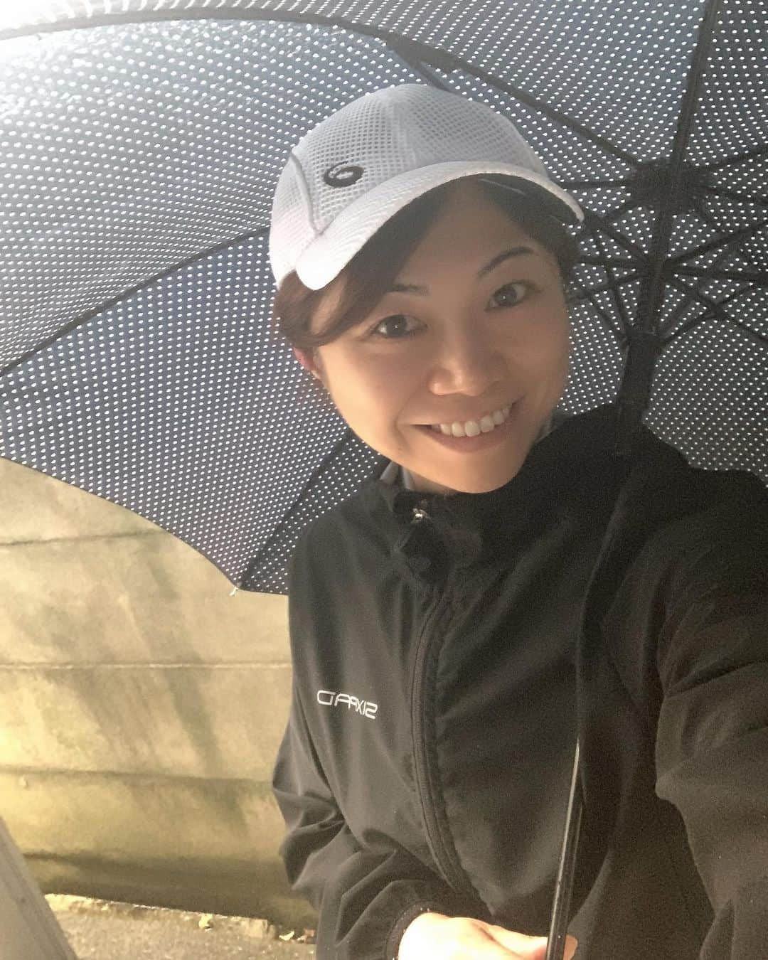 小林アナさんのインスタグラム写真 - (小林アナInstagram)「朝活ー！  雨降ってた☂️ので 軽く散歩ー！ 雨の日の散歩もなかなか乙ですね🚶‍♀️✨  #朝活 #散歩 #ヨガストレッチ」10月14日 6時31分 - genkobiribiri