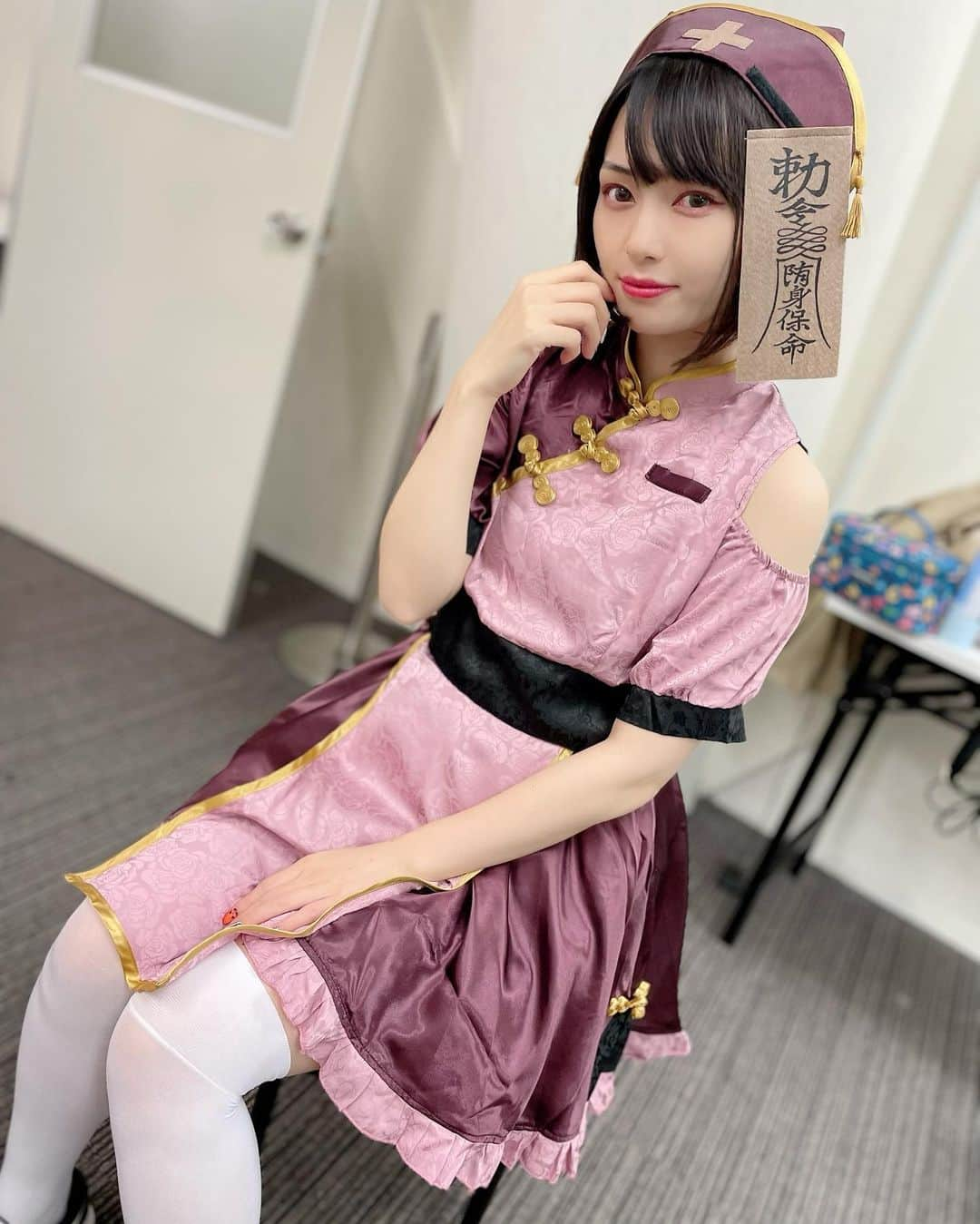 滝口ひかりさんのインスタグラム写真 - (滝口ひかりInstagram)「ハロウィン始まってきてる🎃  多分たくさんコスプレするので 見ていてくださいっ✨  #滝口ひかり #takiguchihikari #wyenra #ゑんら #キョンシー #ハロウィン #コスプレ #halloween」10月14日 12時18分 - takiguchi_hikari