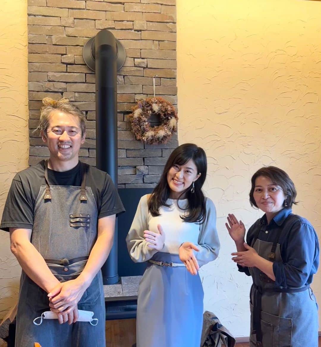 竹内里奈さんのインスタグラム写真 - (竹内里奈Instagram)「🏯熊本へ4〜5年ぶりに‥ 復興した熊本城をこの目でようやく見られて感激でした🥹 ・ そして、南阿蘇へ🌾 初秋の南阿蘇はススキが美しくてやっぱり好きだなぁ♡ ・ 大切な取材先へ‥✨ NHK熊本時代に登山ロケで出会って、特番で生中継もさせていただいた増田さんご家族☺︎ 熊本地震後は仮設住宅へも取材させていただき、復興への取り組みもたくさん取材させていただきました。 ・ 熊本を離れる前の最後の特集で、 大好きな南阿蘇に大切なお店マルデンを再建すると、夢を語って下さっていたのですが、その夢を実現され‥！ お店を訪れた時は思わずウルウルしちゃいました🥹 ・ お店の雰囲気もお料理のお味も最高で、極上の癒しの時間でした♡ ・ ・ ・ ・ ・ ・ #熊本城 #南阿蘇 #minamiaso #マルデン #nhk熊本 #アナウンサー」10月14日 15時52分 - rina.takeuch