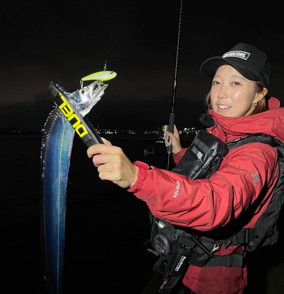 あさいあみさんのインスタグラム写真 - (あさいあみInstagram)「金曜日です❣️ YouTube あみちゃんのもっと釣りたい🎣 配信日です❣️ ⁡ ということで今回は関西の人ならみんな知ってる 岸和田一文字の沖堤防でルアーゲーム🎣 ⁡ 青物が入っていると情報があり行って参りました〜❗️❗️ ⁡ 沖堤防はいろんなお魚さんがみれて楽しいですよね〜🎣 夕まずめ狙いで行ってきたので、皆様是非見てください💁‍♀️ ⁡ 岸和田渡船さんと浮本さんに今回はお世話になりました🎣 ⁡  #asian#Japanese#girl#instagood#ig_japan#ガチ釣りガール#釣りガール#釣り好き#ガチ釣り#アングラードル#duel#hardcore#yozuri#チームduel #あみちゃんのもっと釣りたい#あみ釣り#あさいあみ #fishing #fishinggirls#shimano# #zeque #釣り#낚시여자#갂시좋아#岸和田渡船#岸和田一文字#沖堤防」10月14日 20時46分 - asai_ami