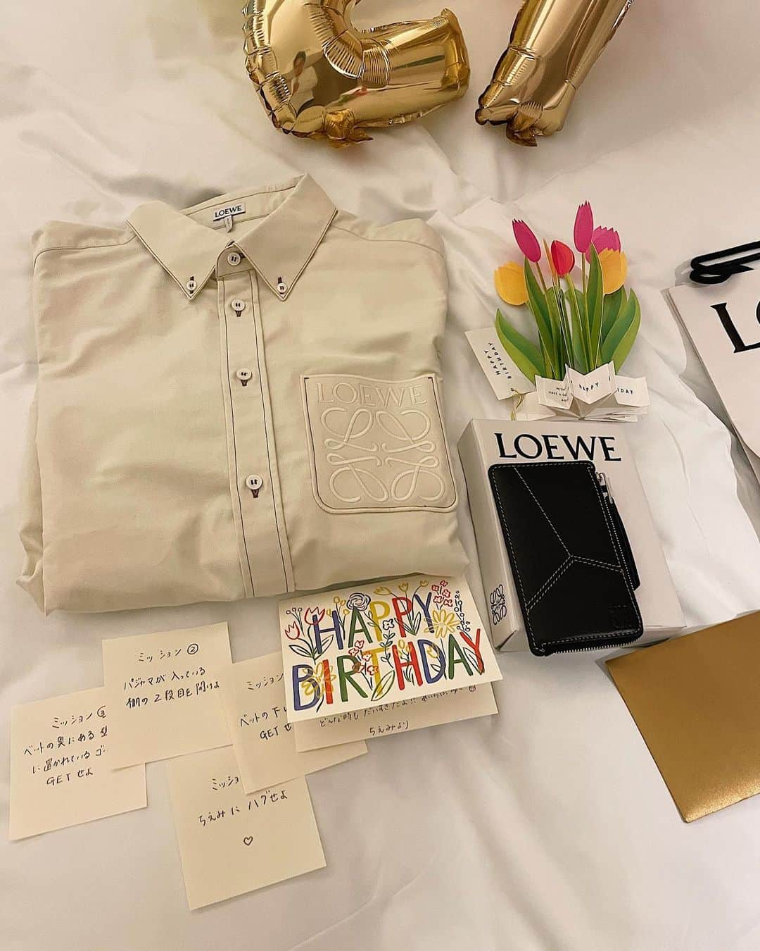 上杉圭哉さんのインスタグラム写真 - (上杉圭哉Instagram)「誕生日プレゼント🎁 ほんまにめちゃくちゃ可愛いシャツとカードケースくれた🥺 どタイプすぎるプレゼントありがとう😭 サプライズいつも気付くタイプやけど、今回はほんまにやられた。。、  こんな最高な奥さんが隣にいてくれて幸せものです。。 ほんまにいろいろ考えてくれてありがとう😢  #サプライズ#やられました #誕生日」10月14日 20時57分 - keiya_uesugi