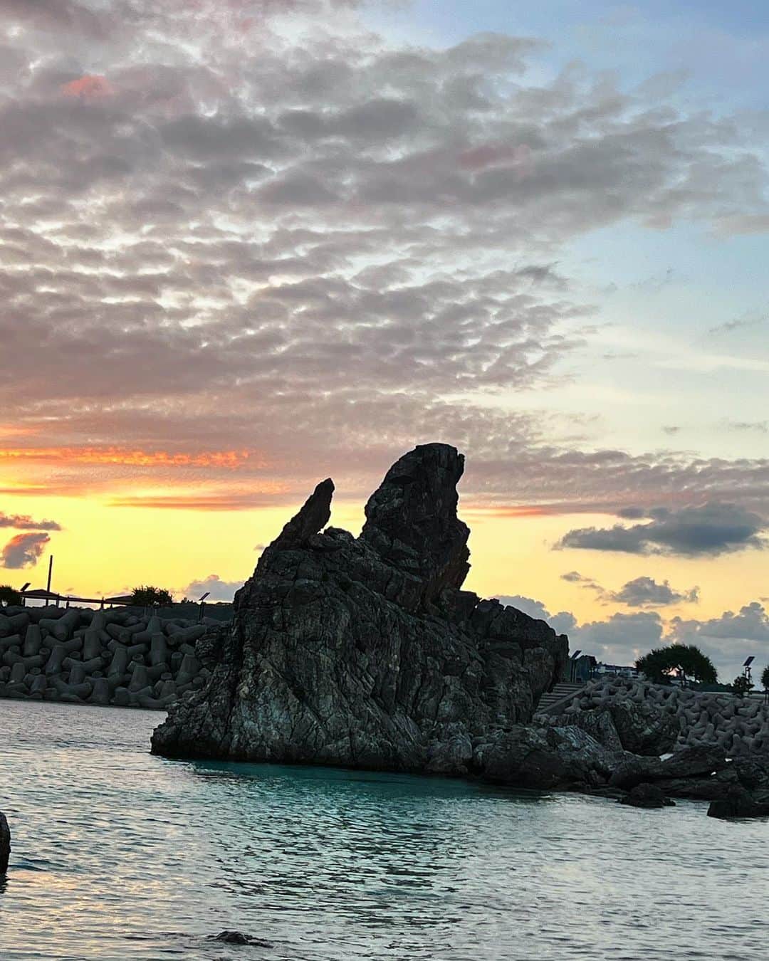 おりささんのインスタグラム写真 - (おりさInstagram)「🐠 @75marine75   シュノーケリングスポットで有名な ゴリラチョップで クリアサップとシュノーケリング🤿  ゴリラ🦍がチョップ✋してるように 見える岩が目印だよ😂  珊瑚がカラフルで お魚もたくさん🥺✨  @75marine75   ありがとうございました✨  水着👙 @livalie.official @girls_terrace   #sup#beach#japanese#japan#tabijo_okinawa#okinawa#okinawatrip#okinawapress#beach#sea#ゴープロ#シュノーケル#サンゴ#珊瑚#ダイビング#サップ#クリアサップ#沖縄#沖縄観光#沖縄旅行#沖縄移住#沖縄生活#海#ビーチ#タビジョ#トラベラー#女子旅#水着#水着コーデ#ビキニ#ビキニコーデ」10月14日 20時59分 - orisa_0510