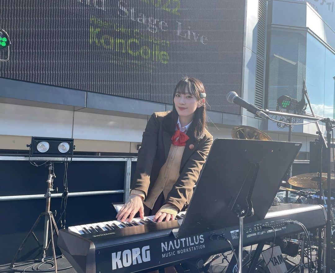 松井咲子さんのインスタグラム写真 - (松井咲子Instagram)「ありがたいことに今年は一段とピアノのお仕事多めの秋になっております。ひとつ終わってまたひとつ 毎日のように本番本番本番練習練習本番練習本番本番 ちなみに今日は日比谷で映画曲盛りだくさんのコンサートしてくるよ！たのしみ！ピアノ写真たくさんあったので載せておくね〜  #日比谷シネマフェスティバル #ピアノ #piano」10月15日 11時54分 - sakiko___official
