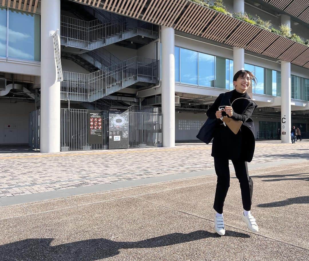 安田美沙子さんのインスタグラム写真 - (安田美沙子Instagram)「ついに明日は 東京レガシーハーフマラソン🏃‍♀️  長男を連れて、ゼッケンをゲット✨  国立競技場に着いて、あー走りたいなって思ったら。。  明日走るんや！！  嬉しい。 練習不足は否めない。  だけど東京の第1回目のハーフを走れる喜びをばねにして 頑張りたいと思います🤍  イベントも近づいてまいりました。  ぜひ、お越しくださいませ♥️  【Femtech Tokyo トークセッション】 テーマ：不妊治療・妊活のリアルを語る 日時：2022年10月22(土)12:30~13:30 場所：東京ビッグサイト  ・トークセッション概要 不妊治療・妊活を経験した安田 美沙子氏、シオリーヌ氏が、自身の経験をもとに妊活のリアルを語る！ 「日常生活・仕事と妊活を両立するためのポイントは？」 「妊活が女性、夫婦の孤独な戦いにならないためにはどうしたらいい？」 だれもが経験するかもしれない不妊治療・妊活について、生の声をもとに考えるトークセッション。  詳細はコチラ （事前申込制） https://www.femtech-week.jp/hub/ja-jp/lp/22/seminar.html  #東京レガシーハーフマラソン #tokyo #halfmarathon  #get #run #funrun #はしゃぐ親子 #国立競技場」10月15日 18時13分 - yasuda_misako