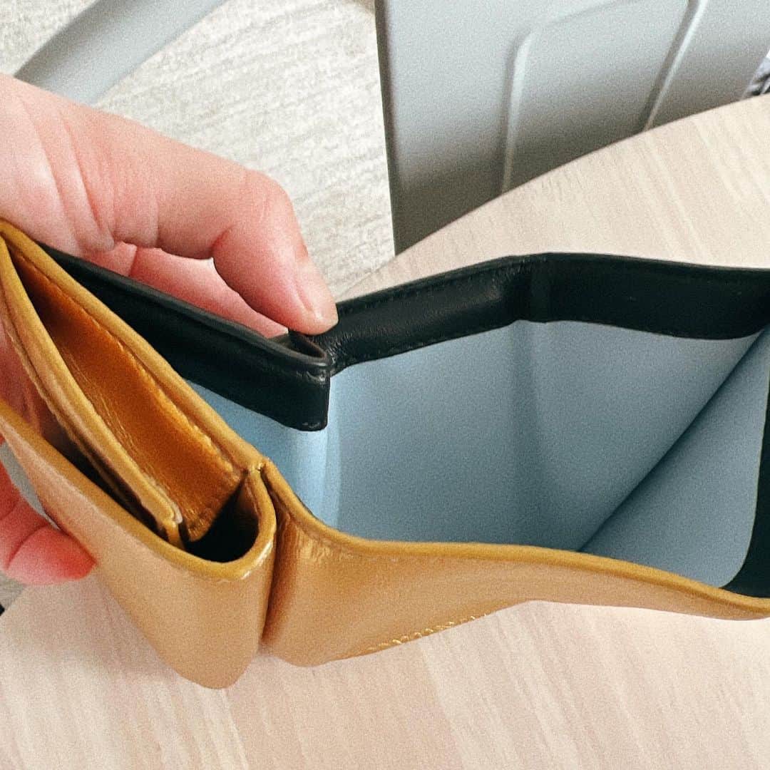 真奈さんのインスタグラム写真 - (真奈Instagram)「毎日青。 こないだのインライで 青のお財布から金に変えたって お話ししたんだけど 金のお財布の中青だからね🥺 決めどころそこだからね🥺笑  　  #💙」10月15日 18時13分 - manatmnt0116