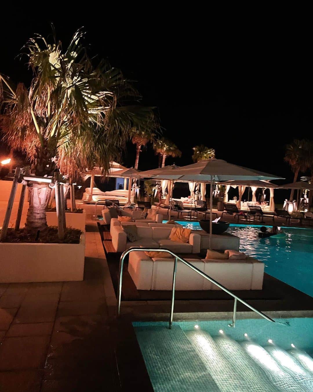 小林恵月さんのインスタグラム写真 - (小林恵月Instagram)「・ ホテルの雰囲気最高でした🌺🌙💜海もプールも朝から夜まで大満喫🌉🫶」10月15日 20時24分 - ezuki_kobayashi