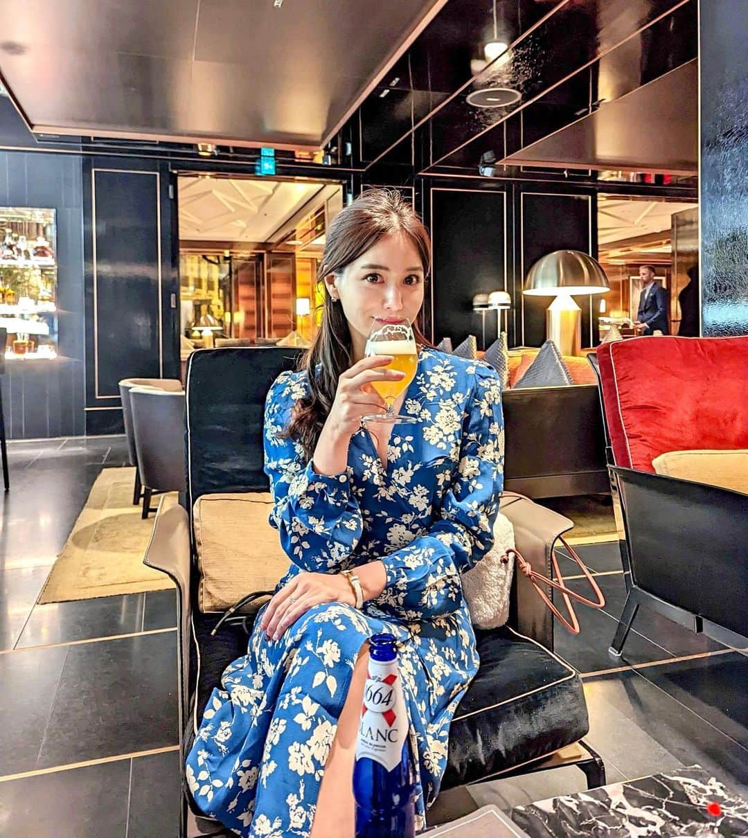 石井里奈さんのインスタグラム写真 - (石井里奈Instagram)「📍 @bulgarihotels paris🗼 . パリ最終日はずっと泊まってみたかったブルガリパリへ🇫🇷✨ . 旅行は最終日以外は安宿で最終日にいいホテル泊まって帰る派✨ 今回 @amexjp のプラチナカードを作ってたおかげですごくお得に泊まれました✨ 見た目のカードもかっこいいし、リッチな気分を味わえてよかったです♡たまにはいいよね🥺✨ . dress... @rouje  bikini... @alexiastam_official  . 良き人生経験ができました🫶 . #paris #bulgari #bulgarihotels #パリ #hotellife #ブルガリホテル #パリジェンヌ #ホテルステイ #hotelstay #amex #amexplatinum #amexlife」10月15日 20時32分 - ri7tin1025