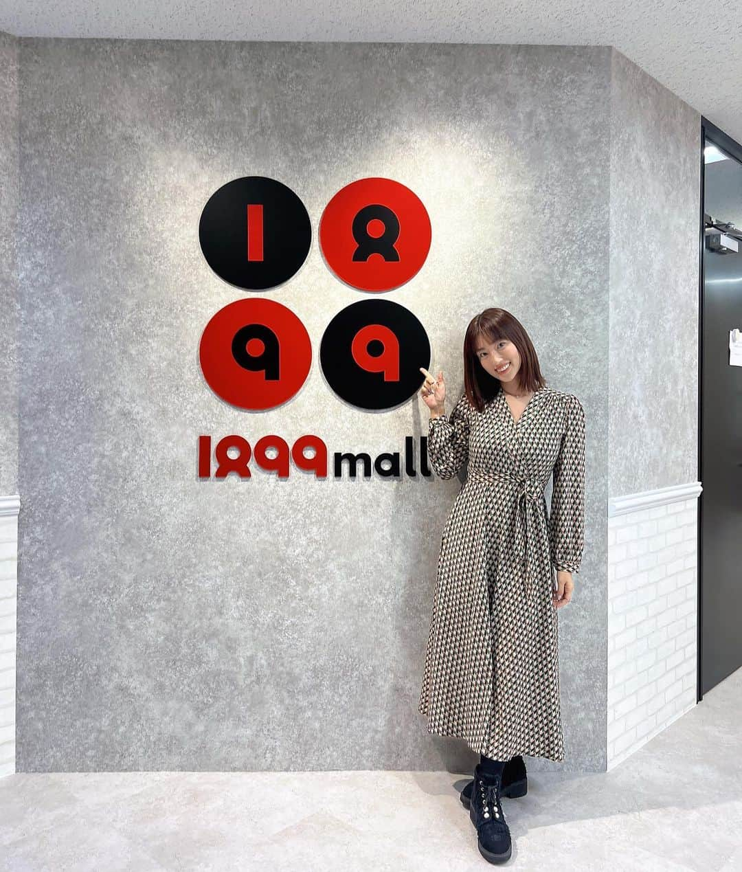 庄司ゆうこさんのインスタグラム写真 - (庄司ゆうこInstagram)「@1899mall_official 1899モールでライブ配信を定期開催することになりました🥰 私がセレクトしたお洋服が入ってるセレクトショップになるので是非チェックしてもらえたら嬉しいです🤗ハイライトにもショッピングモールへ飛べるようにURLリンクしてます❣️タイトルはポジティブパワーショップです🤣 先日初のライブ配信やりましたが、予想外にもたくさんの方が観に来てくれ、コメントもたくさんくれて嬉しかった❤️ また来月も配信の日程決まったら告知しますね🌟 #1898#ライブ配信#生配信#アパレル#洋服#ワンピース#おしゃれ好きな人と繋がりたい#セレクトショップ」10月15日 23時04分 - yuko.shoji