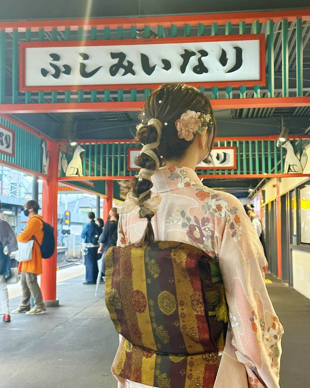 遠藤 玲奈 /endo renaさんのインスタグラム写真 - (遠藤 玲奈 /endo renaInstagram)「京都旅行で美味しかったもの🍽𓈒𓂂𓏸  ▽1.3枚目 #いなりふたば /伏見稲荷 豆大福と栗大福がとっても美味しかった🥲 大福ってこんな美味しいんですね… ほぼ初めて食べたかも… #出町ふたば のも有名みたいなので食べてみたい🌱𓂃 𓈒𓏸  ▽ 4枚目 #イカリア食堂 /祇園四条 アーリオオーリオが美味しすぎた… 川沿いなので、祇園四条を感じられてステキでした！ スフレフロマージュが人気っぽかったので今度行ったら食べてみたい☺︎  ▽5枚目 #中華そばふじい／ 難波 並んだけど美味しかった… シンプルなのに並んだ甲斐がある味だった… 東京戻ってから仕事中に思い出して食べたくなって 遠いよおおおってなりました🥲笑  他にもたくさん食べたけど、 印象に残ってるのはこのへん◎ ちなみに弾丸旅行なので、 当日予約で入れるところにしか行ってません☺︎ 京都投稿しまくっちゃったので、 このへんで旅行編はおわりᐠ(  ᐢ ᵕ ᐢ )ᐟ  #急に詳細記載するキャラ #ただの気分 #京都旅行#京都旅#京都ごはん#京都グルメ旅#京都散策#祇園四条#祇園グルメ#旅行記#旅行記録#京都着物レンタル#京都着物#着物女子#着物ヘア#ヘアアレンジ#難波グルメ#ラーメン巡り」10月16日 18時19分 - r_m.0115