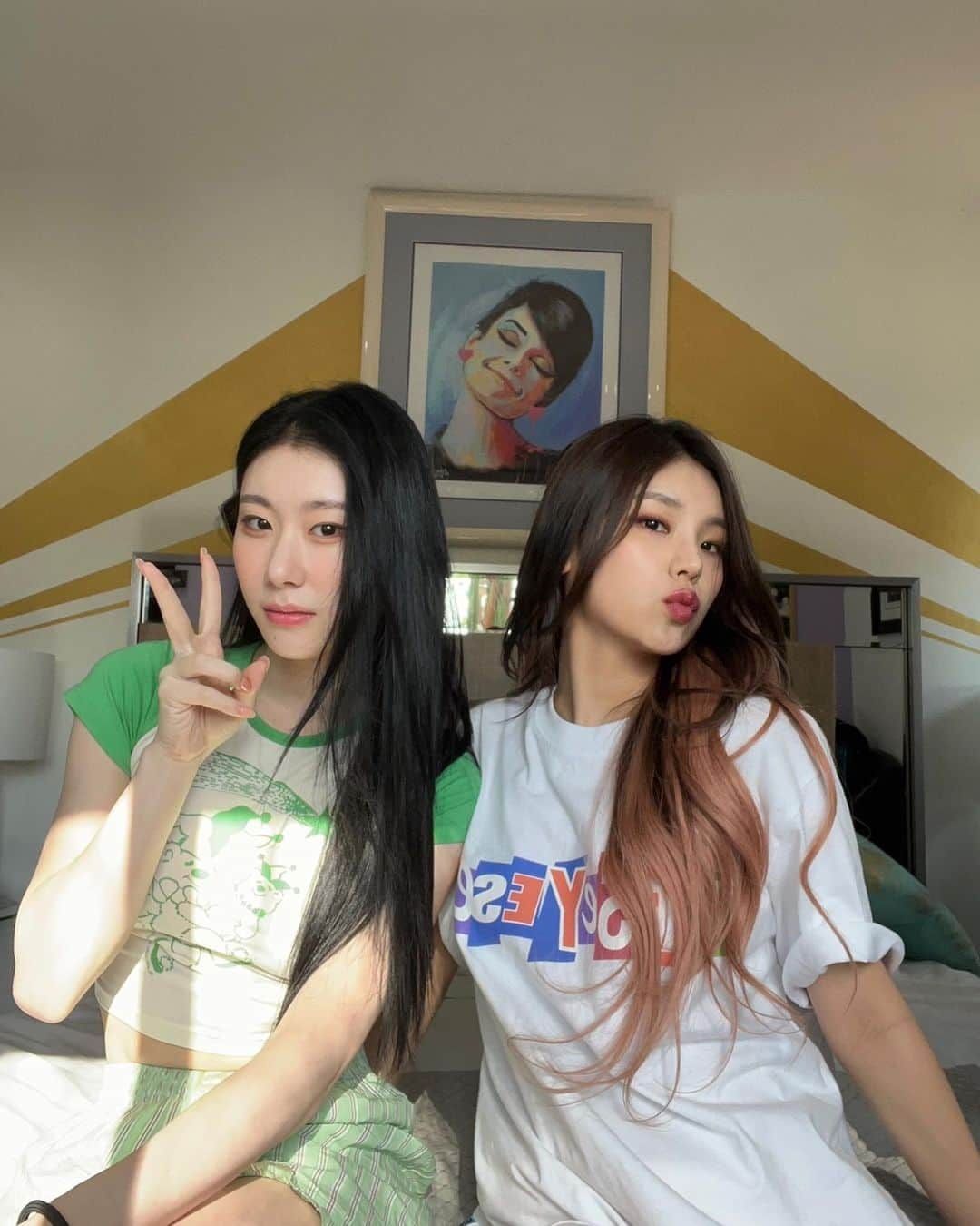 ITZYさんのインスタグラム写真 - (ITZYInstagram)「Day 3🌼 with 령채 #LA에있지」10月16日 19時55分 - itzy.all.in.us