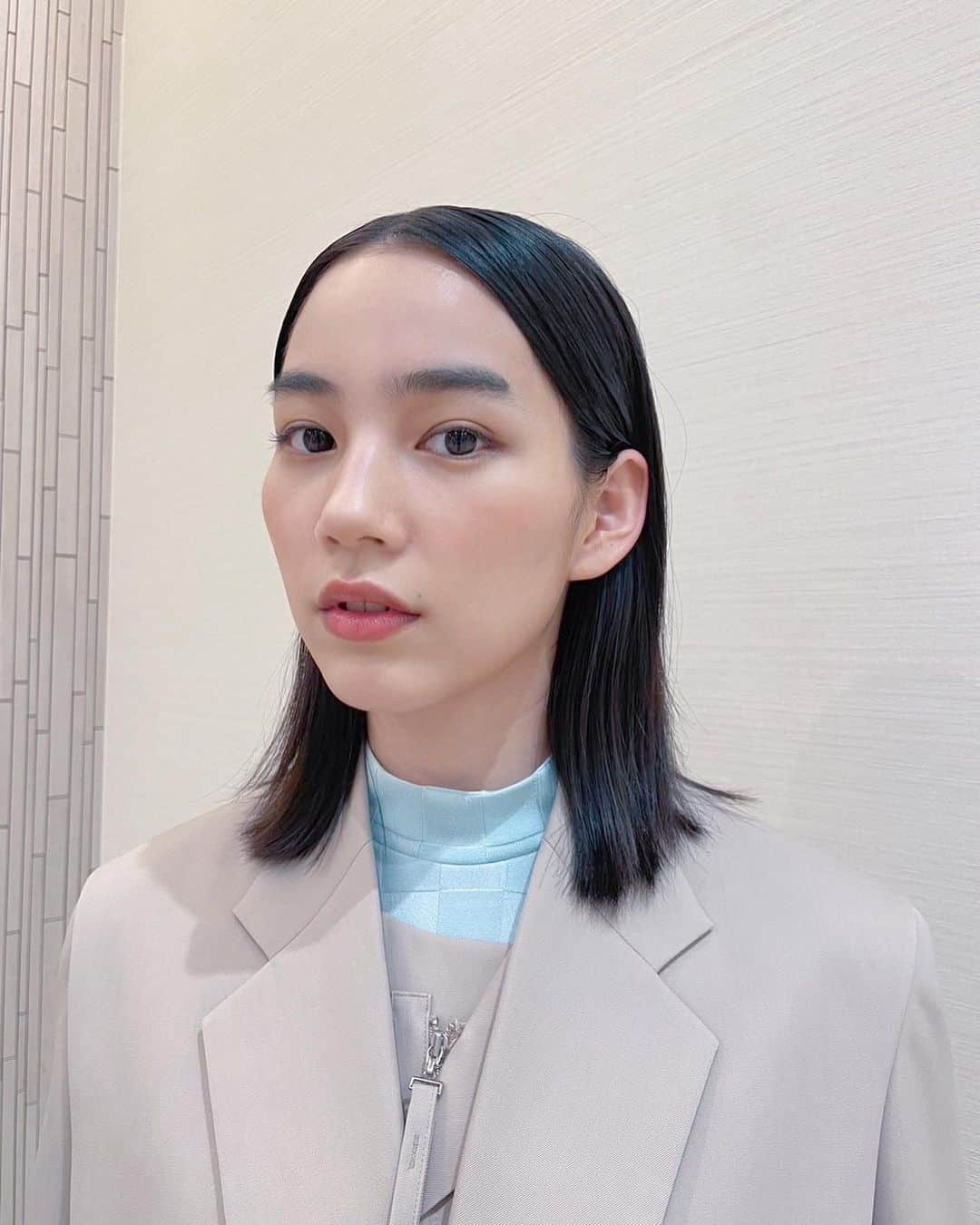 のん（能年玲奈）さんのインスタグラム写真 - (のん（能年玲奈）Instagram)「名だたる監督達の作品と一緒に、 のんの「Ribbon」を選んで頂いて本当に感動しています。  昨日は沖田修一監督が上映されましたね。 明日は吉田大八監督ですね。 嬉しいーー。  Styling: @izumimachino  Hair&Make up: Shie Kanno  #日比谷シネマフェスティバル #トロント日本映画祭 #tjff #ribbon_movie #映画リボン」10月16日 20時39分 - non_kamo_ne