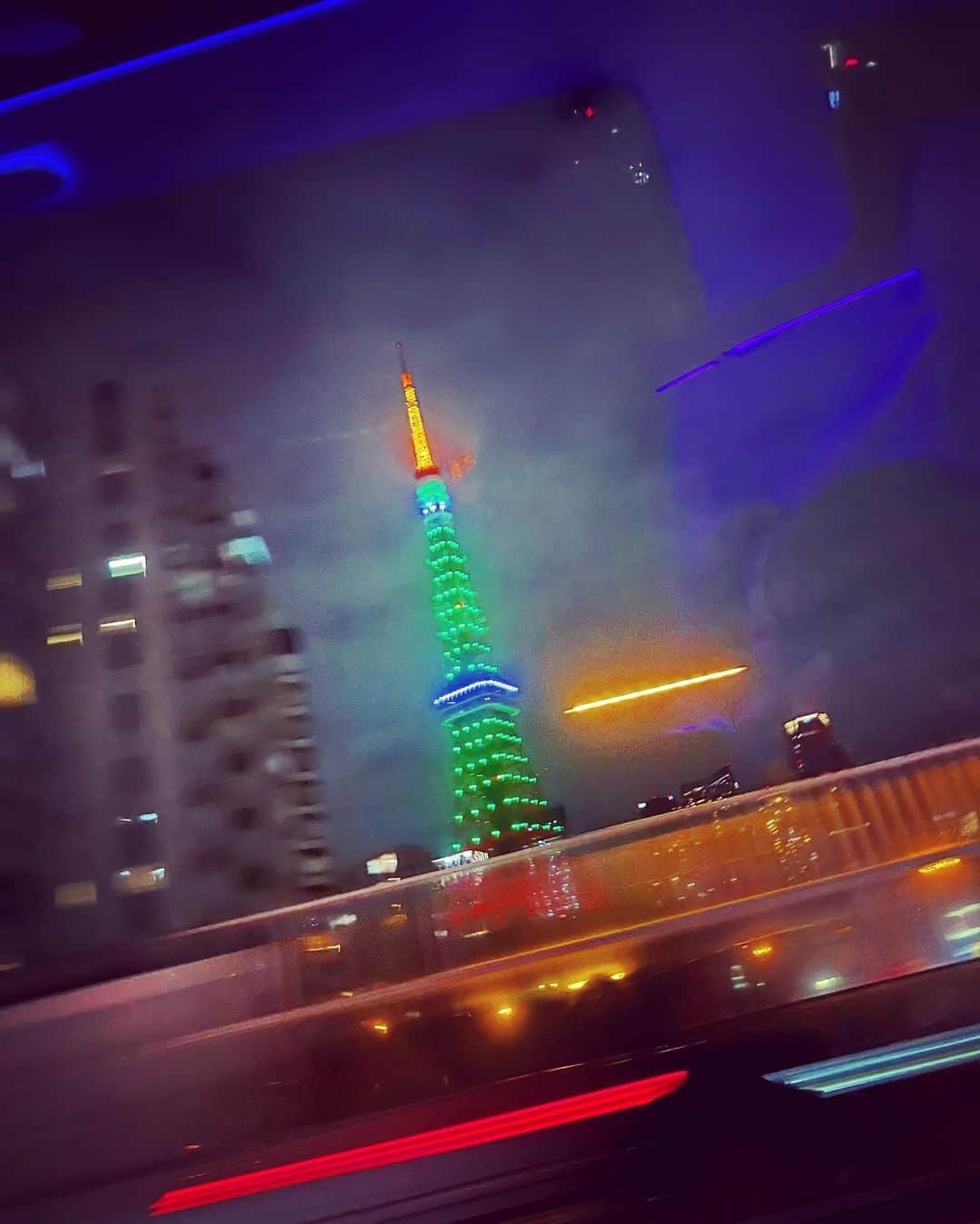 神崎恵さんのインスタグラム写真 - (神崎恵Instagram)「・　 今日もあっという間にこの時間。 10月も残すところあと15日。 いろんな思いが混じります。 今夜の東京タワー🗼」10月16日 21時30分 - megumi_kanzaki