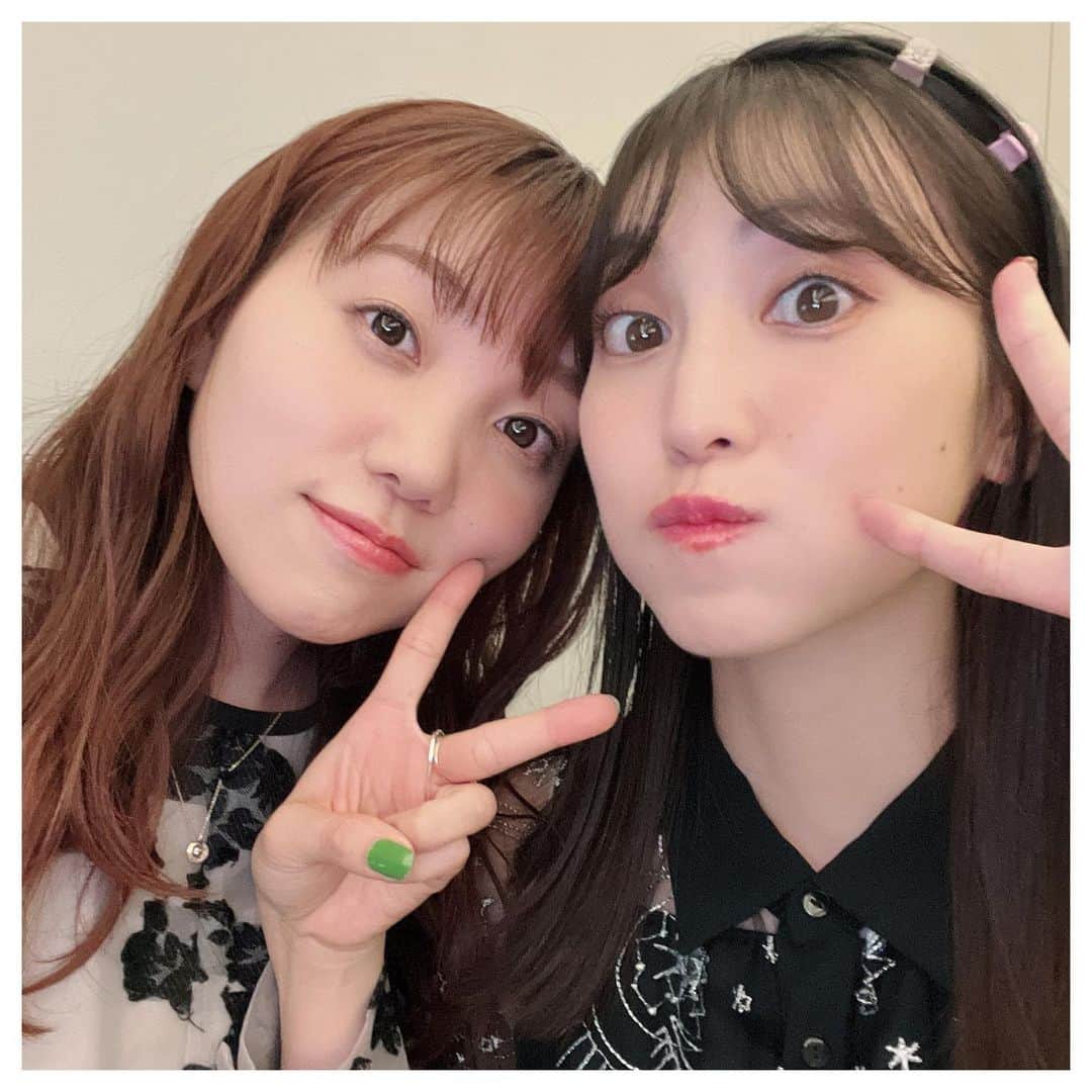 小原好美さんのインスタグラム写真 - (小原好美Instagram)「いろんな人に安心するコンビと言われ嬉しいです(笑)  娘かわいいね、頑張ってたね。 母も頑張ったよ…。  お風呂に入った仲( *´艸｀)笑 また行こうね温泉♨️  あ！今日ね、舞台裏でお尻触られたんだよ！昔はそんなことしなかったのに…！  なのでもちろんやりかえしました笑  #こがここ #母小原と娘古賀 #謎の報告」10月17日 0時38分 - konomi_kohara0628