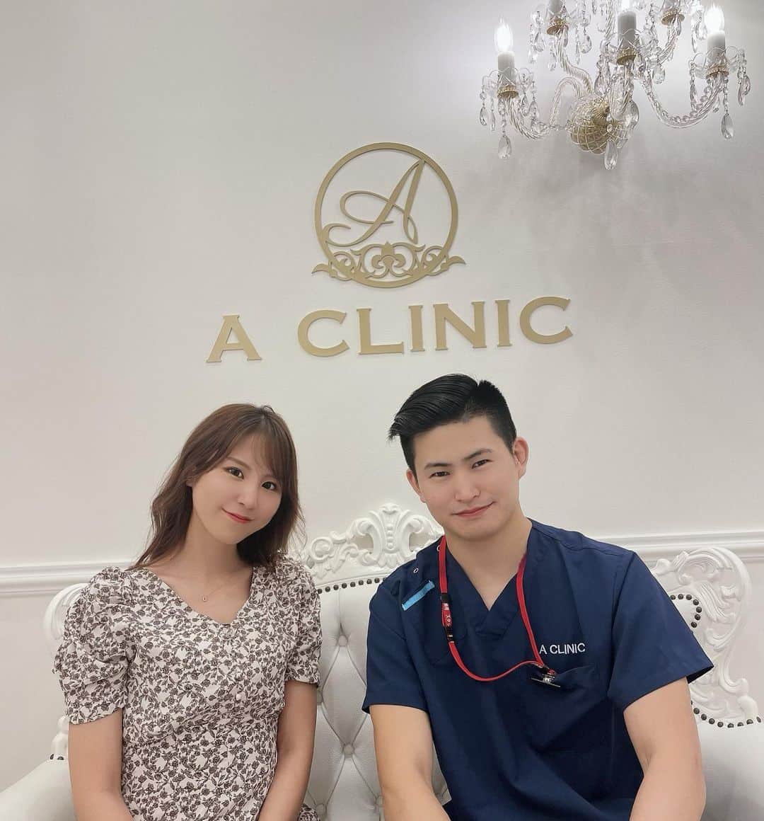 五十川ちほさんのインスタグラム写真 - (五十川ちほInstagram)「𖤐 . . @a_clinic_ginza の惟村先生(@aclinic_koremura)に1day小顔脂肪吸引の施術をしていただいてから、数日経ちました！🧚‍♀️  . 1day小顔脂肪吸引を受けて頬のもたつきがだいぶシュッとした〜🥰 最初の麻酔の針はやっぱりチクチクしたけど、先生が優しく声をかけてくれたので頑張れました\( •̀ω•́ )/🔥 私は体質的に少し腫れやすいのもあるけど、術後の浮腫を差し引いても友達からフェイスラインがあがったねと言ってもらえるのが嬉しい〜🫶♬ これからまだ完成に向かってるので毎日が楽しみ( •̀∀•́ )b . . いまフェイスラインが気になってる方は是非！！ 次はスマイルリップやってみたいなぁ💋♬ . . . #aclinic #aクリニック #エークリニック #aclinic銀座  #惟村公郁 #aclinic横浜 #aclinic新宿 #aclinic名古屋 #aclinic大阪 #美容外科 #美容皮膚科 #1day小顔脂肪吸引 #1day小顔 #aclnic池袋 #aclinic福岡  #脂肪吸引 #小顔 #美肌 #二重あご #フェイスライン #糸リフト #aスレッド #顔痩せ #部分やせ #小顔整形  #小顔になりたい #横顔美人」10月17日 14時03分 - chiho1128_i