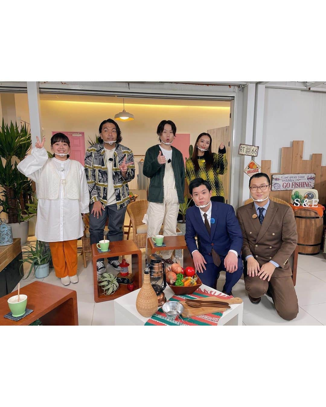 近藤千尋さんのインスタグラム写真 - (近藤千尋Instagram)「本日のスロイジは 見取り図さんの月曜日でしたっ❤️☺️ チルアウトウィーク🤍嬉しいなぁ♪ いつものスタジオとは違って お外から生放送でした📺❣️ 衣装も秋っぽくて素敵でした🎃🤎  ウェア @coach  アクセサリー　 @unoaerre_japan  シューズ @charleskeith_jp  私服は、 何も入ってないおっきい鞄💓笑 @therow   #近藤千尋衣装」10月17日 17時22分 - chipichan.1215