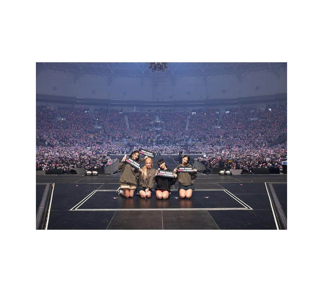 ジェニーさんのインスタグラム写真 - (ジェニーInstagram)「BlackPink in ya area ! Born Pink Tour starts nowwww 💕 starting in our hometown Seoul city !!! 서울 콘서트 너무 즐거웠습니다 고마워요 블링크 ✨」10月17日 19時29分 - jennierubyjane