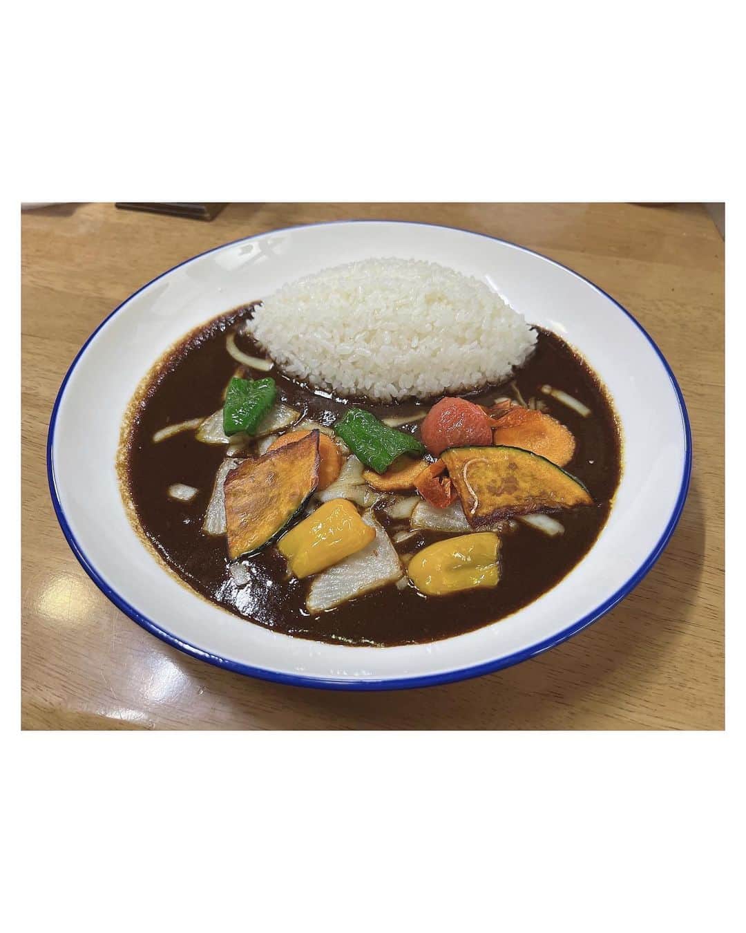 上西怜さんのインスタグラム写真 - (上西怜Instagram)「⠀ 撮影の帰りにカレー🍛❤︎ ⠀ ⠀ 実は好きな食べ物「カレーライス」なので、 ぺろっと食べちゃいました🤤 ⠀ ⠀ ⠀ ⠀  #カレー #カレーライス #カレー専門店」10月17日 21時09分 - jonishi_rei