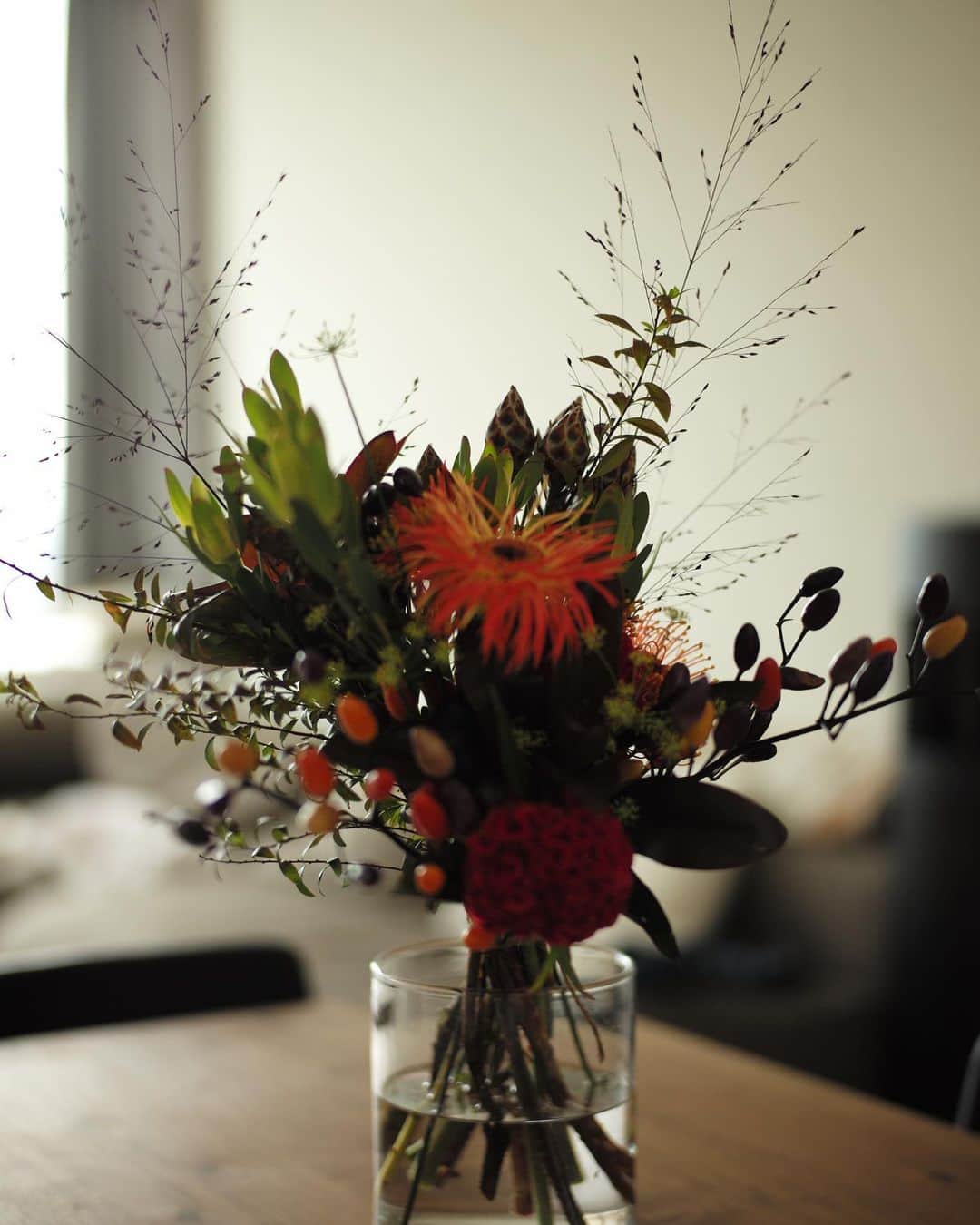 木本泉さんのインスタグラム写真 - (木本泉Instagram)「- ハロウィン仕様のお花を🎃  なかなか可愛い🎃を見つけられず。もう売り切れしているお店が多い🙄  ハロウィン👻特に何もしないけれど、お花だけオレンジで🎃  #allgoodflowers  #乃木坂#お花屋」10月17日 23時45分 - izumikimoto