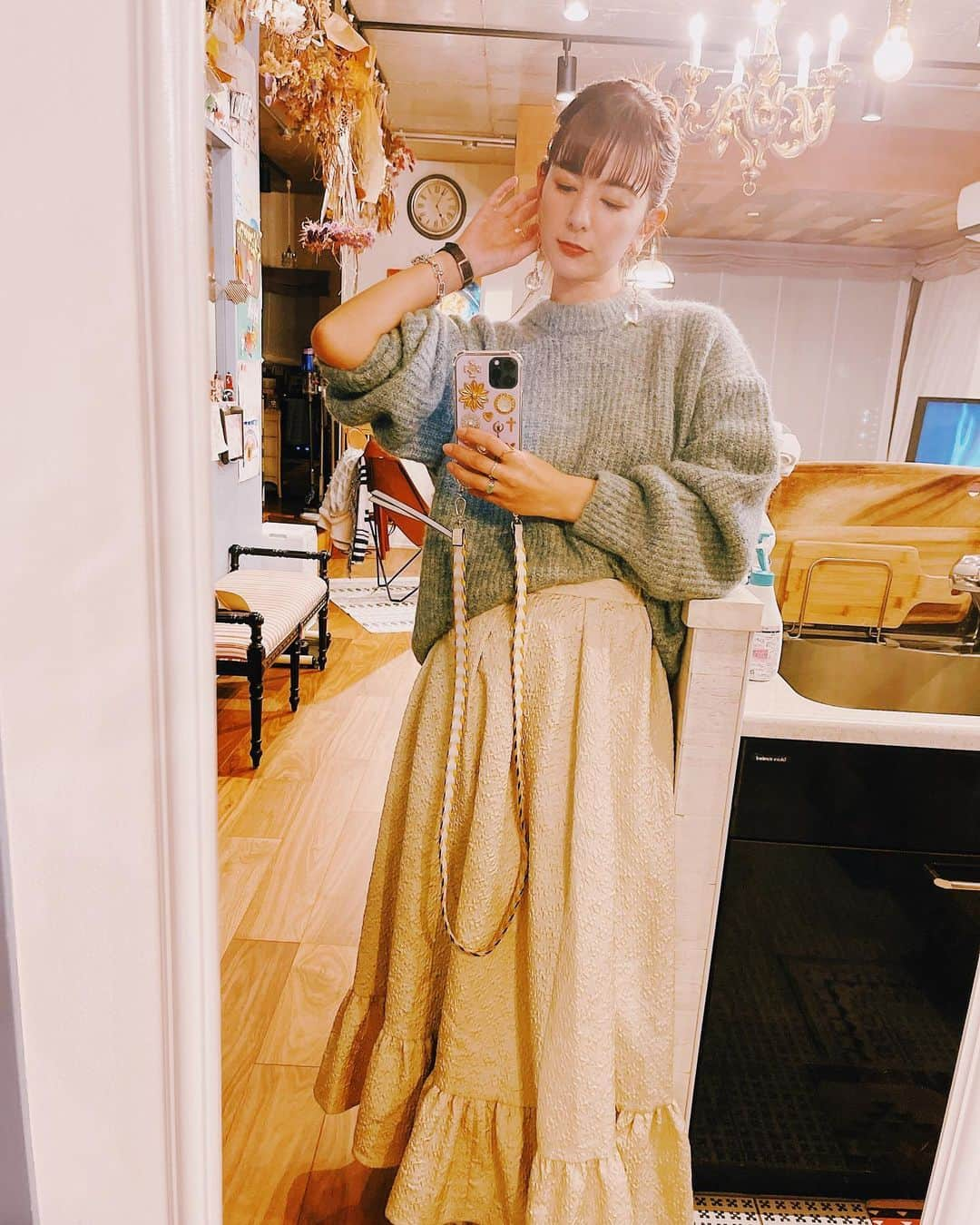 スザンヌさんのインスタグラム写真 - (スザンヌInstagram)「忘れたくないキオクのキロク。  #瑞恵 さんでご飯🥰 サタココの数珠繋ぎでも紹介させていただいたお店。 お魚めちゃくちゃ美味しい🐟  お誕生日のお祝いまでしてもらえてしあわせだ♡本当にありがとう🥰  @micchannel_kumamoto  @ritsuno_takahiro  @narumi.h.r.s.160706  @sakika21   みんなの優しさにくらくらした夜🌖 たのしかったなぁ ありがたかったな♡  @earthy__official ニットに @amerivintage スカート @nana_uchida うね玉ピアスでふわふわコーデでした🫶  #週末の思い出」10月18日 17時10分 - suzanneeee1028