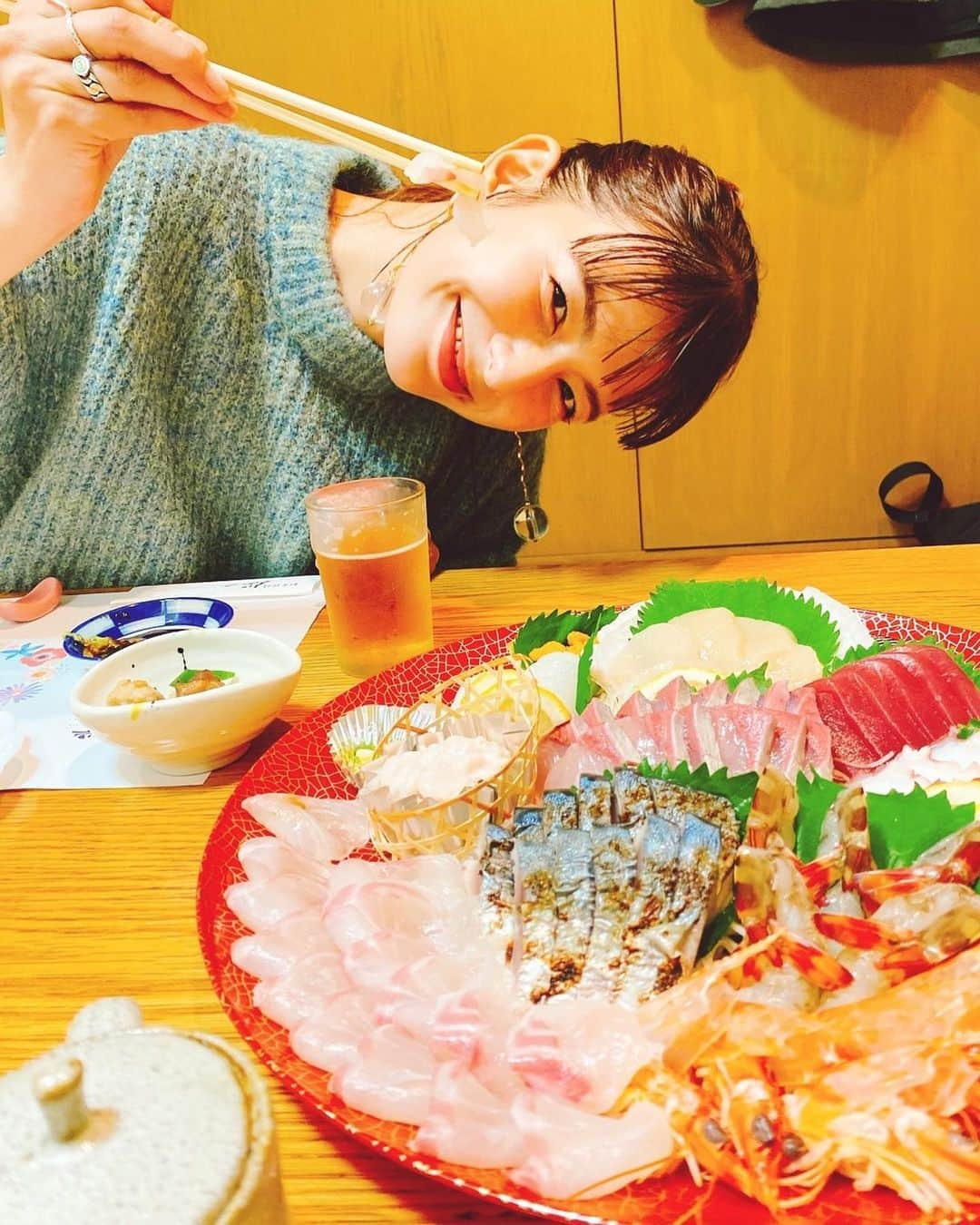 スザンヌさんのインスタグラム写真 - (スザンヌInstagram)「忘れたくないキオクのキロク。  #瑞恵 さんでご飯🥰 サタココの数珠繋ぎでも紹介させていただいたお店。 お魚めちゃくちゃ美味しい🐟  お誕生日のお祝いまでしてもらえてしあわせだ♡本当にありがとう🥰  @micchannel_kumamoto  @ritsuno_takahiro  @narumi.h.r.s.160706  @sakika21   みんなの優しさにくらくらした夜🌖 たのしかったなぁ ありがたかったな♡  @earthy__official ニットに @amerivintage スカート @nana_uchida うね玉ピアスでふわふわコーデでした🫶  #週末の思い出」10月18日 17時10分 - suzanneeee1028