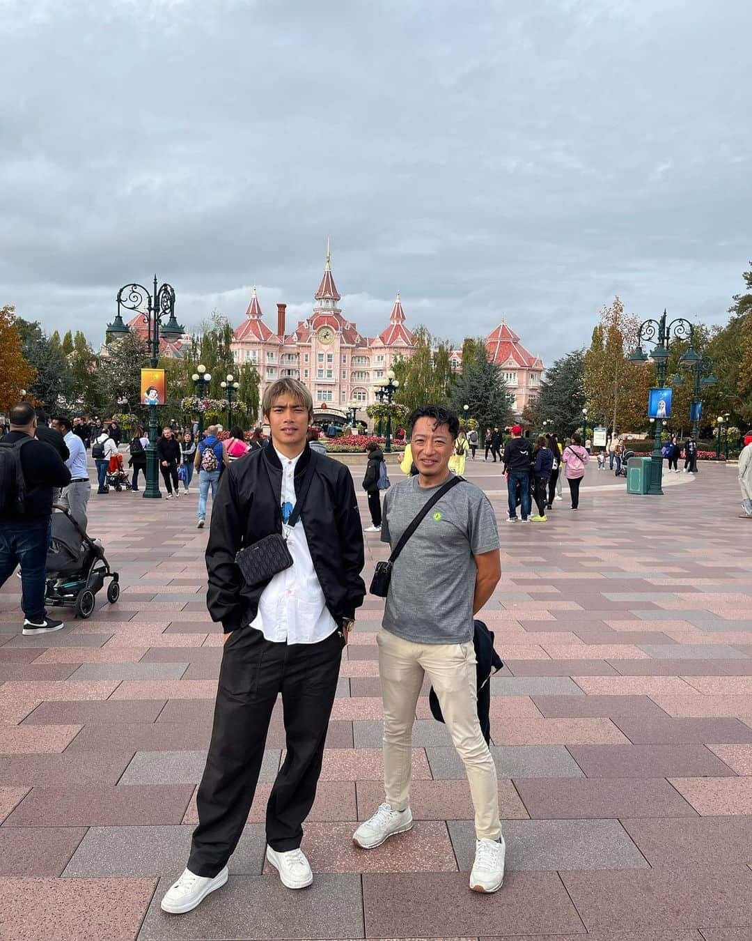 伊東純也さんのインスタグラム写真 - (伊東純也Instagram)「Day off   Disneyland Paris Walt Disney Studios Park」10月18日 18時36分 - 1409junya