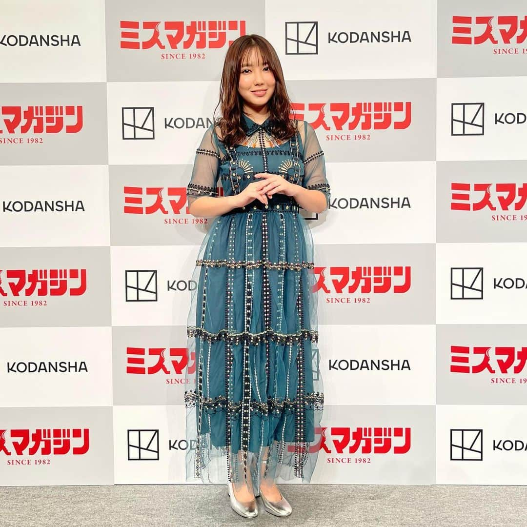 沢口愛華さんのインスタグラム写真 - (沢口愛華Instagram)「ミスマガジン2022 👑  本日は「ミスマガジン2022発表イベント」にゲストとして登壇いたしました✨  控え室では受賞された方々からお写真をお願いしてもらって、マネージャーには喜びとドヤ顔を見せてくれました😏  本日の可愛いお衣装を身にまとったステキ沢口をお届けします💓  #沢口愛華 #ミスマガジン2022 #マガジン  #wildlily」10月18日 18時49分 - sawaguchi_aika_official