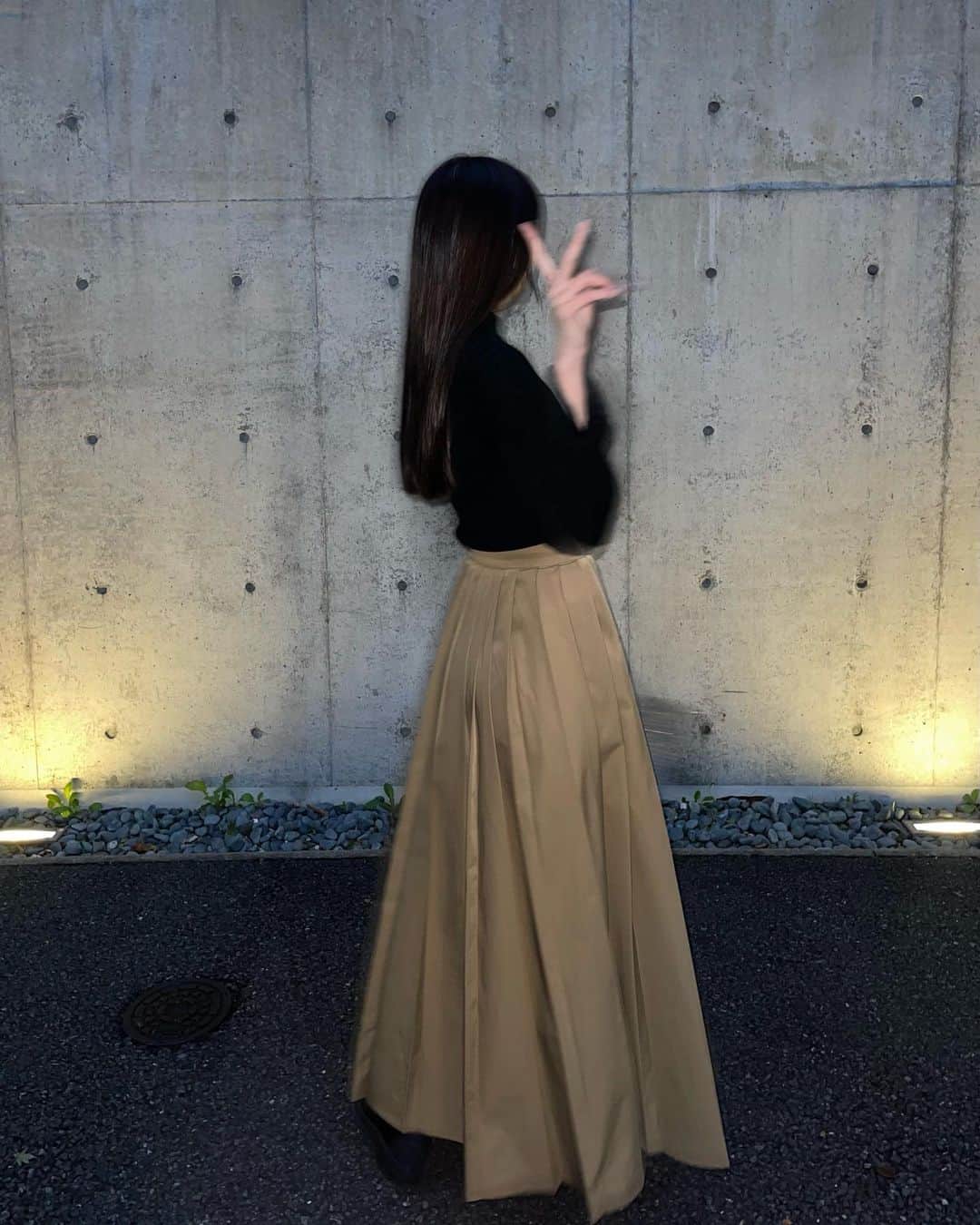 鈴木ゆうかさんのインスタグラム写真 - (鈴木ゆうかInstagram)「.  秋私服🍂  Tops @mercuryduo_com  skirt @arumdy_official   スカートはまなちゃんのブランドだよ 高身長でもこの丈で着られるのとても感激 形が綺麗で着回しやすいので大活躍してます🍂  @enosawa_manami ありがとう♡」10月18日 21時07分 - yuu_pl