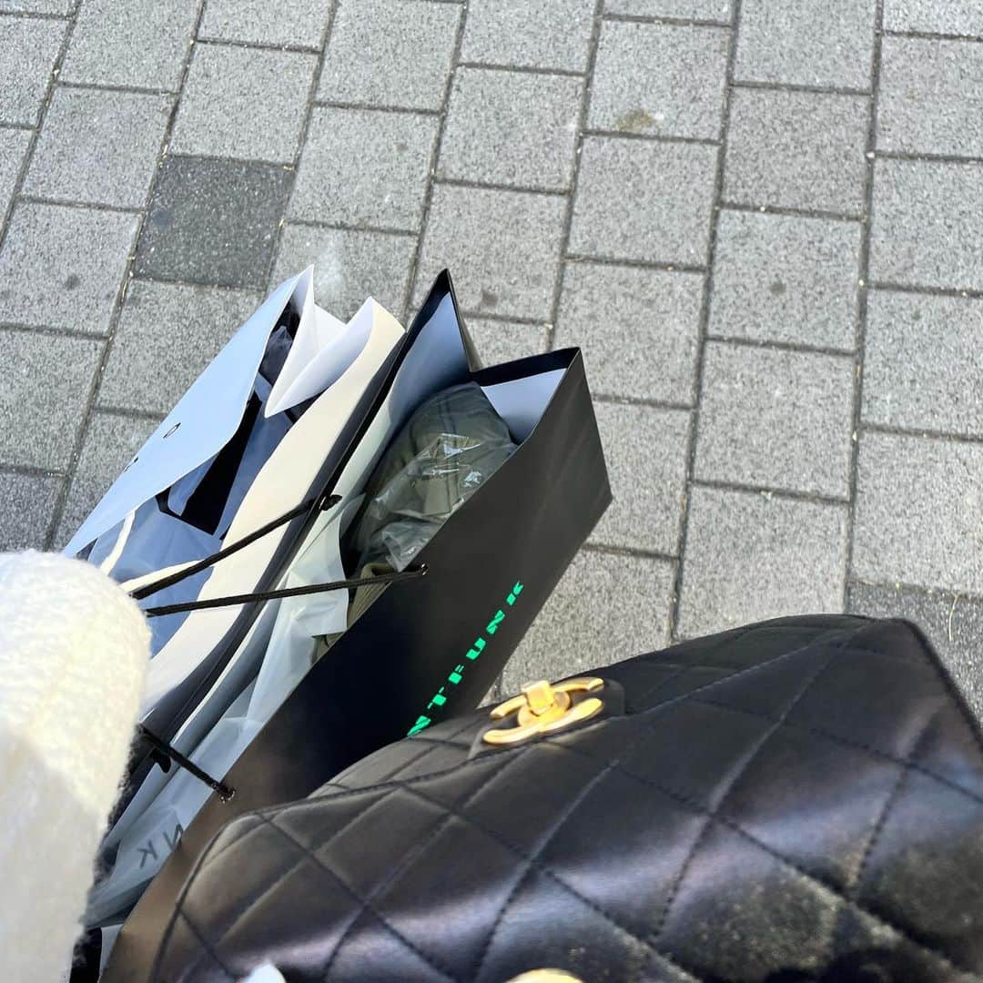 ひよんさんのインスタグラム写真 - (ひよんInstagram)「💛💛  shopping day🛍💸❤️‍🔥  @instantfunk_official で、 どタイプすぎるジャケット買った🧥 ひよんちゃんねるでも紹介するね❣️  お買い物ってやっぱり楽しすぎる。🥹  この日のコーデはブランドタグ付けしておく😍👏🏻  #ひよん #ひよん服」10月19日 8時05分 - cchan_fee4