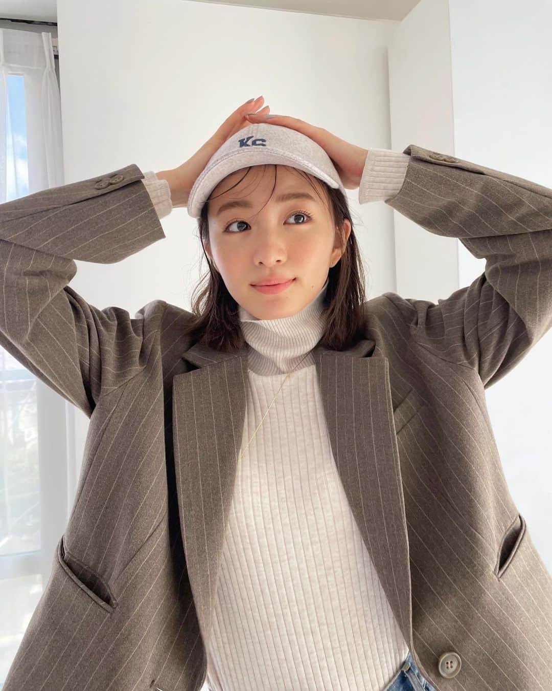 岡崎紗絵さんのインスタグラム写真 - (岡崎紗絵Instagram)「Now me. magazine 2022 WINTER が本日公開されました🍑  マークスタイラーさんの 色んなブランドを色んなシチュエーションで撮影しました！ 楽しかった〜！ ぜひお気に入り見つけてね☺️  #マークスタイラー #runwaychannel #nowmemagazine」10月19日 12時29分 - sae_okazaki